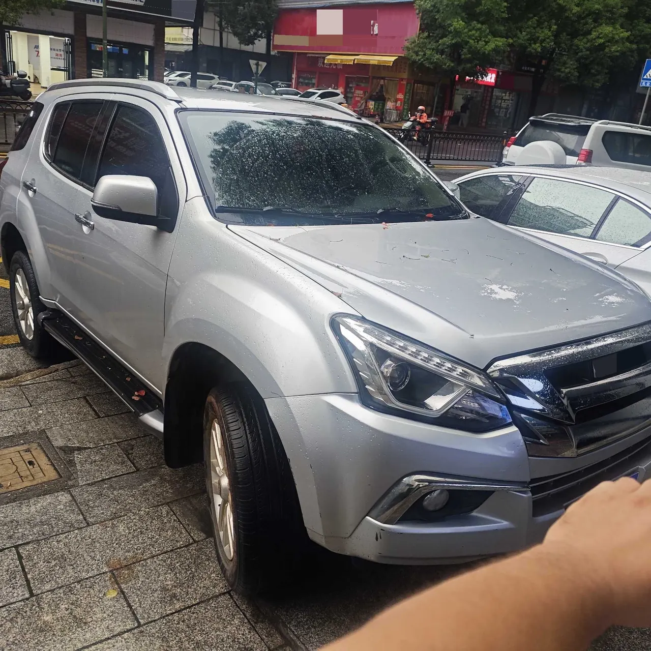 Isuzu 2020 mu-X 1.9T 4-wheel drive 5-seat automatic gear 3