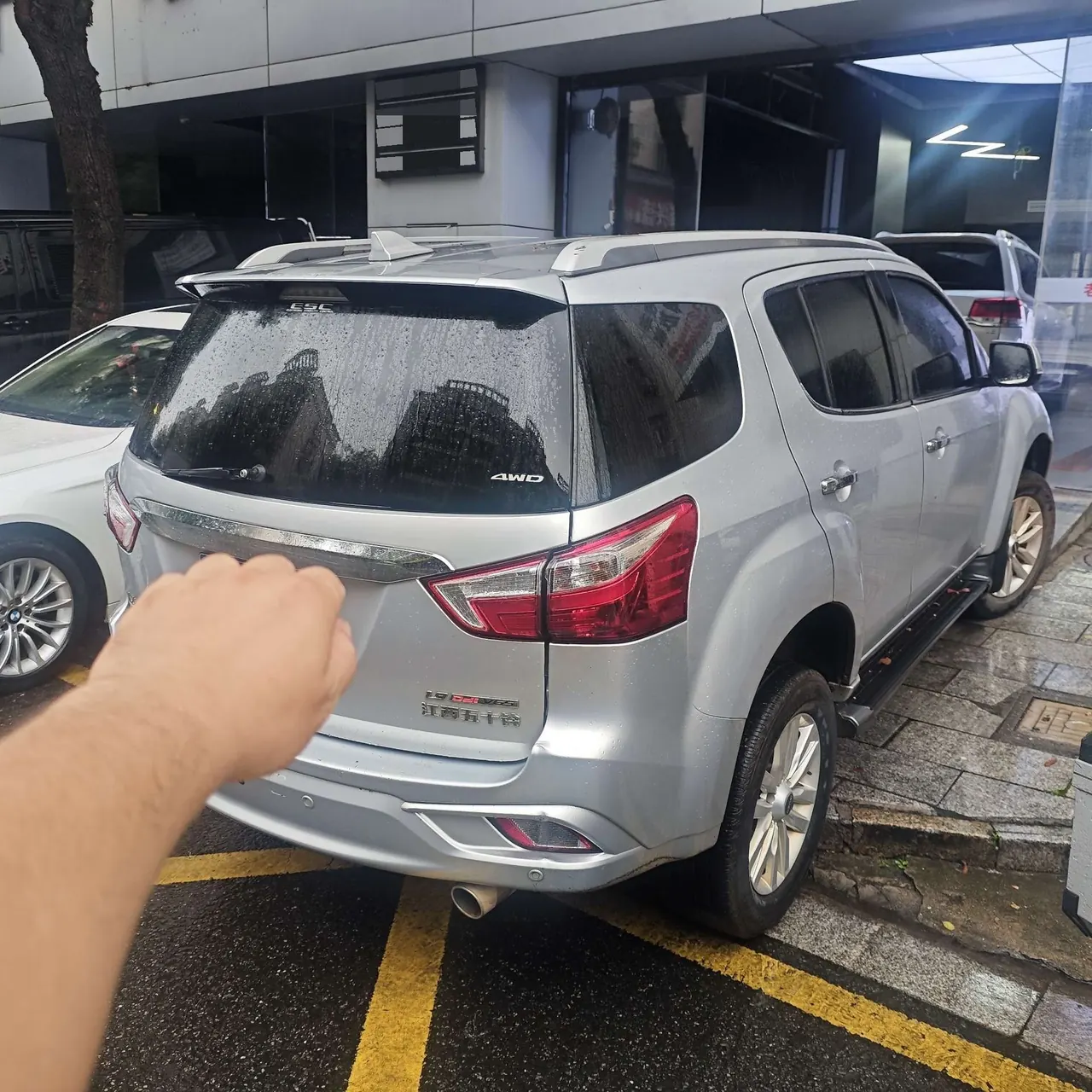 Isuzu 2020 mu-X 1.9T 4-wheel drive 5-seat automatic gear 4