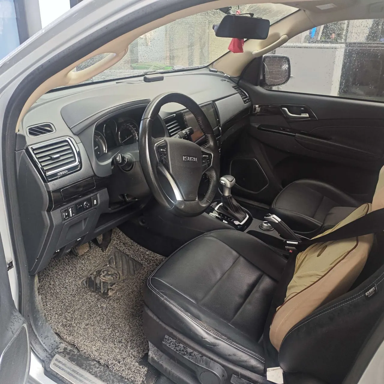 Isuzu 2020 mu-X 1.9T 4-wheel drive 5-seat automatic gear 7