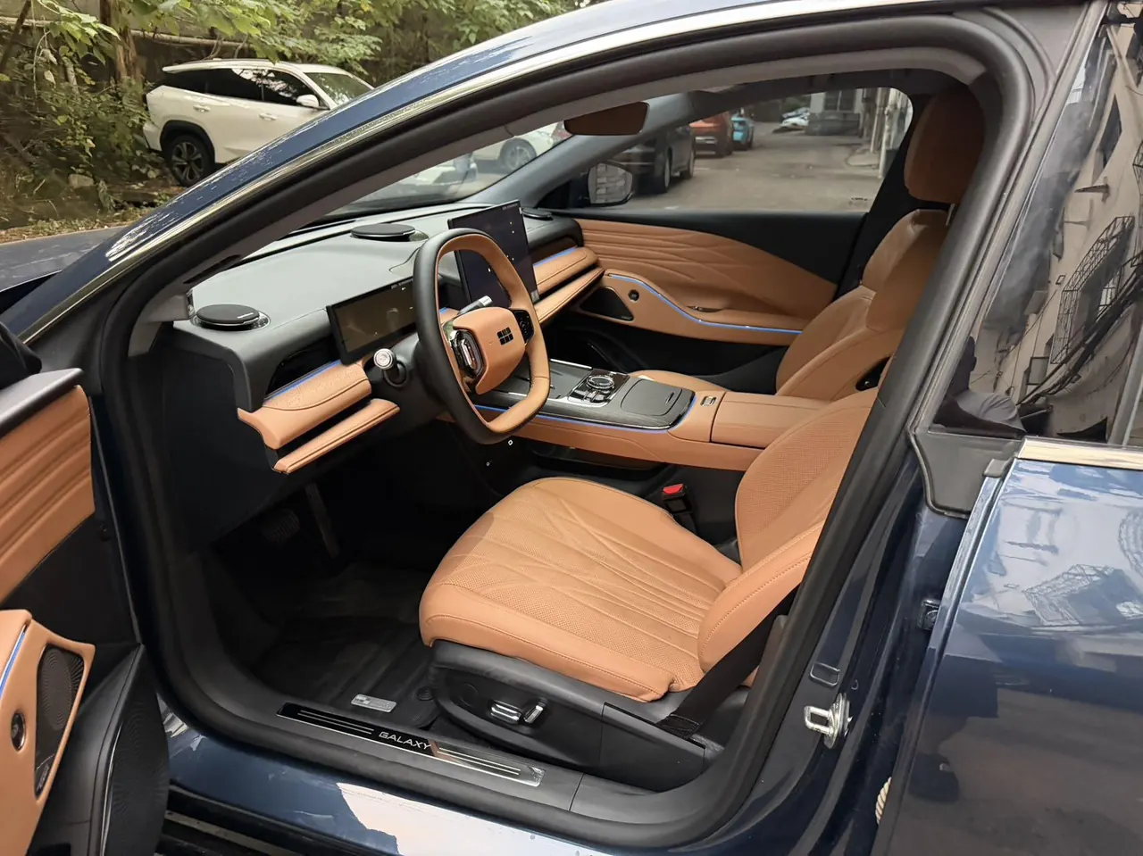 Geely Galaxy 2025 Xingyao 8 EM-i 1.5 130km Premium Edition Automatic Gear 2