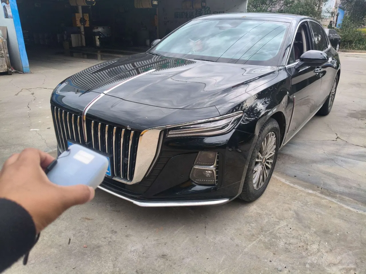 Open image lightbox: HongQi 2023 H5 2.0T Zhilian Flag Edition Automatic Gear