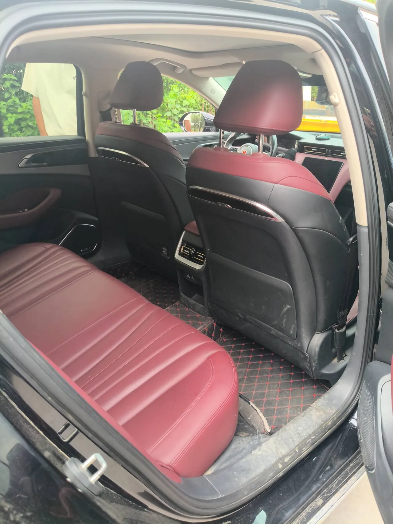 HongQi 2023 H5 2.0T Zhilian Flag Edition Automatic Gear 8