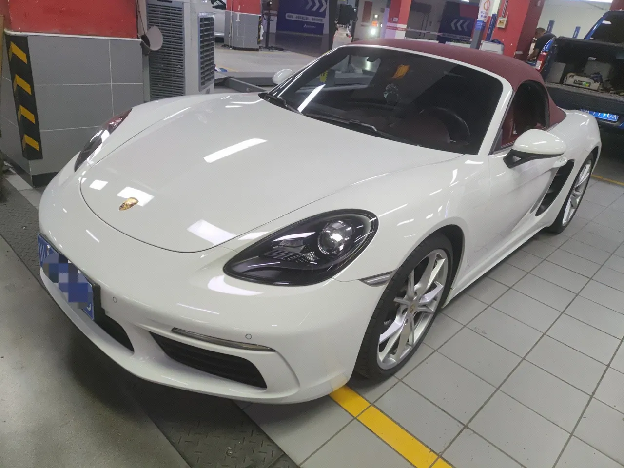 Porsche 718 (Imported) 2020 718 Boxer 2.0T Automatic - View 1