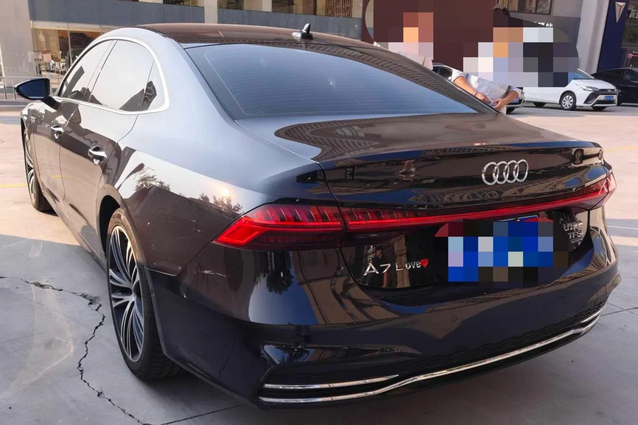 Audi 2024 A7L 2.0TFSI 45TFSI Quattro Luxury Automatic 2