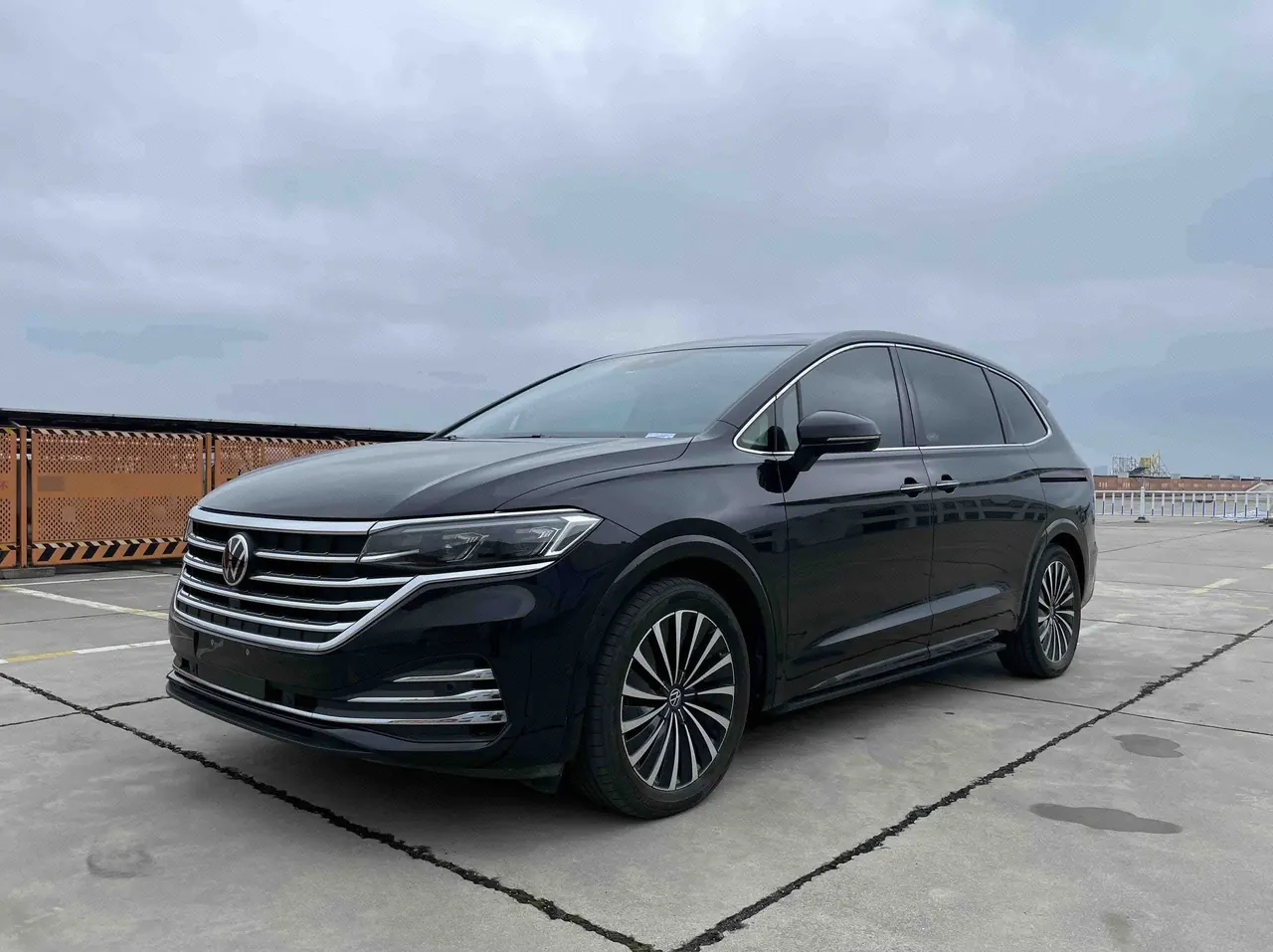 Volkswagen 2024 Wei (Viloran) 2.0TSI 380TSI Premium Edition Automatic Gear - View 1