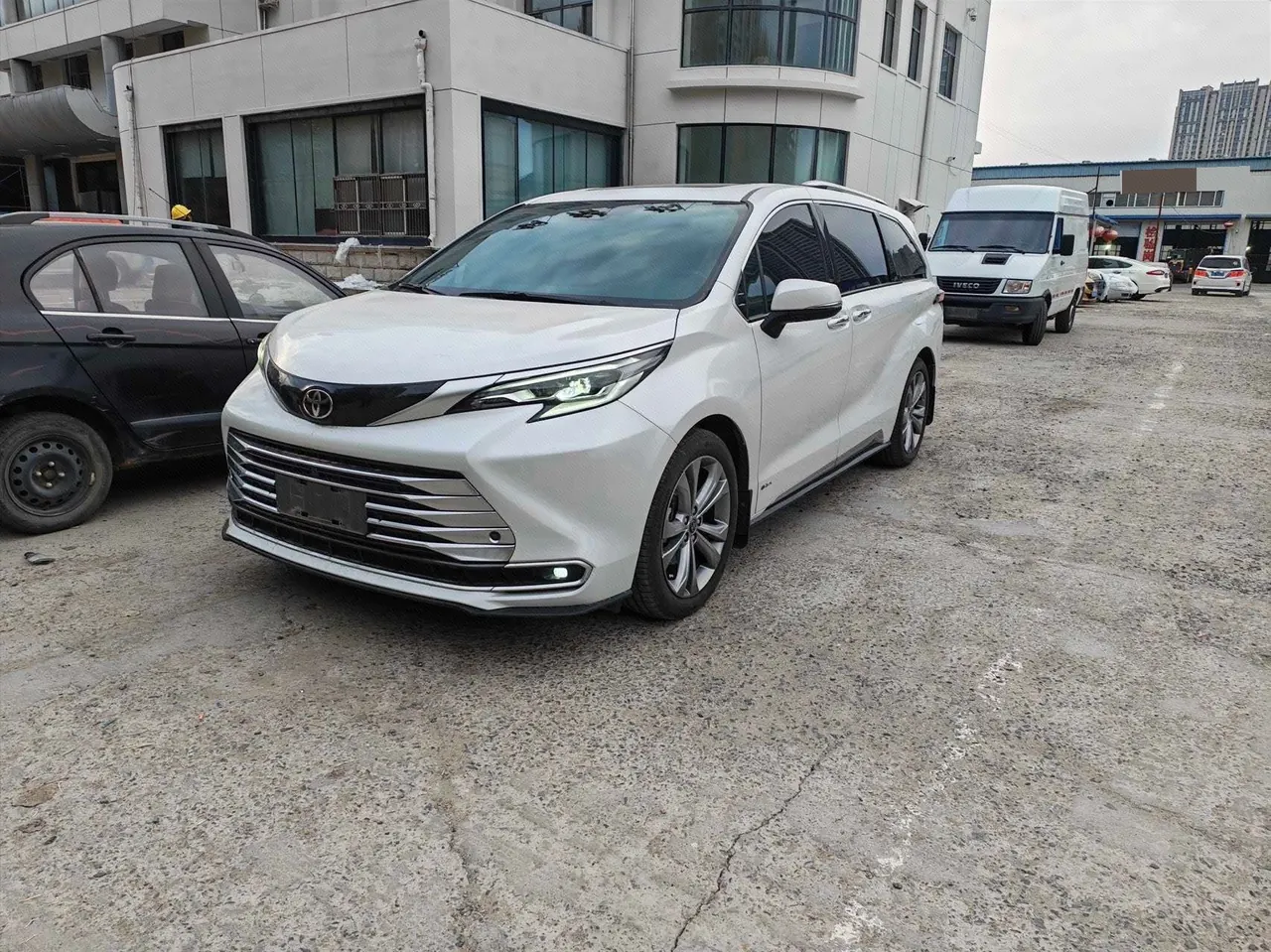 Toyota 2024 Sana 2.5 Stepless Platinum Edition Automatic Transmission - View 1