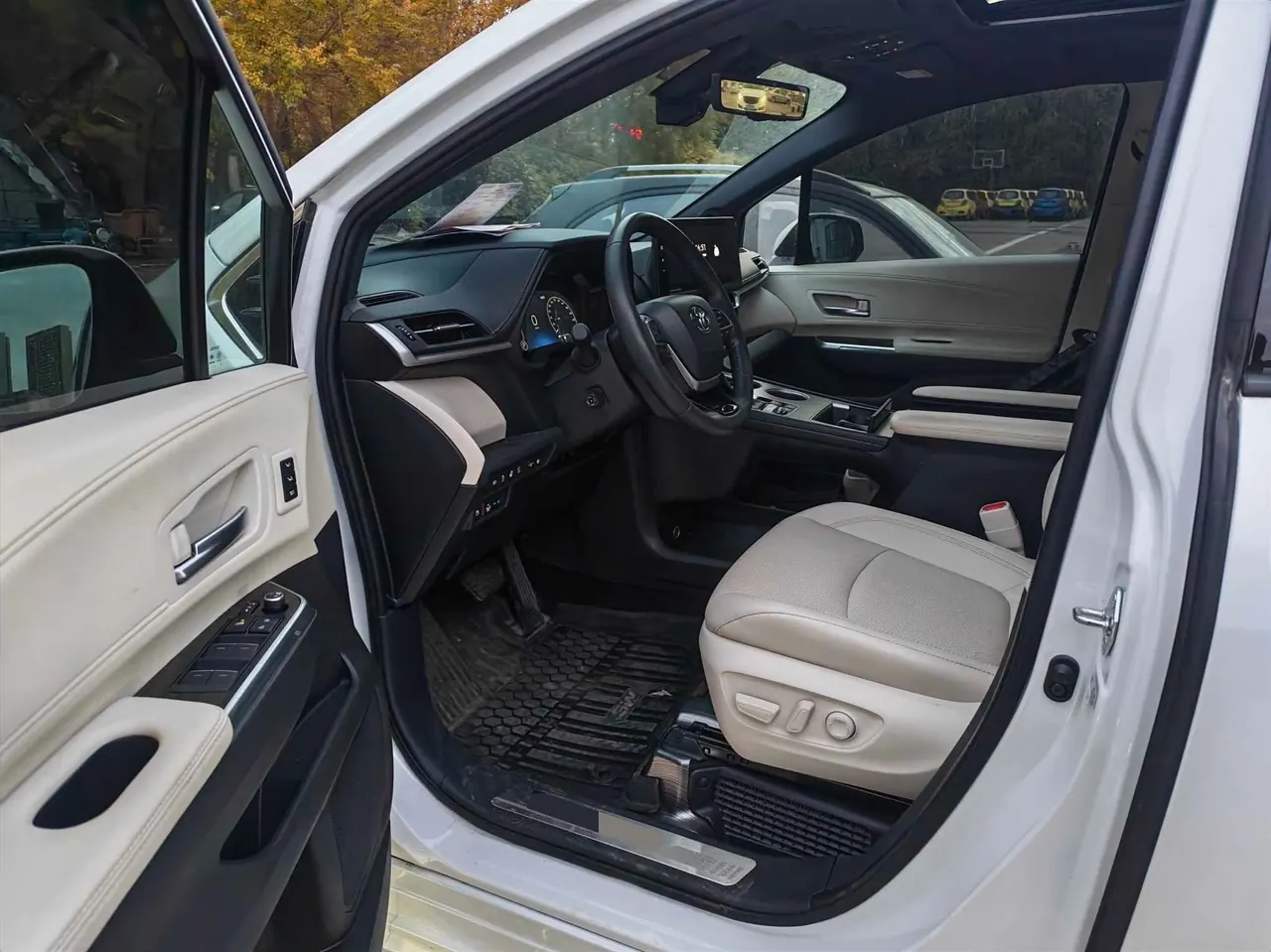 Toyota 2024 Sana 2.5 Stepless Platinum Edition Automatic Transmission 6