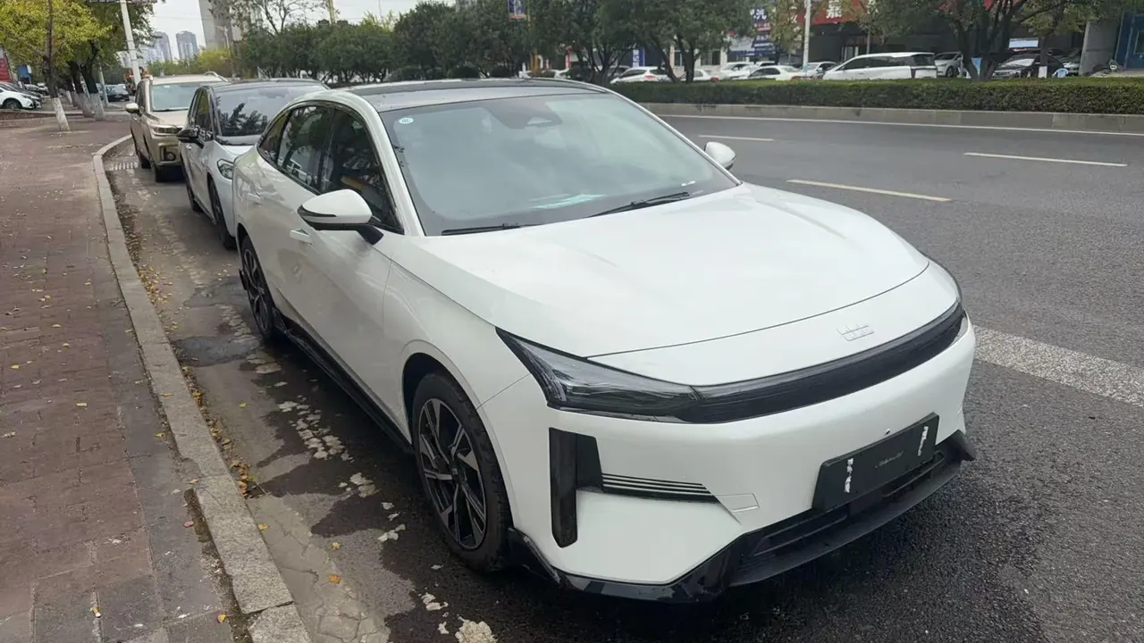 Открыть галерею: Geely 2024 emgrand L Hi · P 1.5TD Pro 100KM champion edition excellent automatic gear