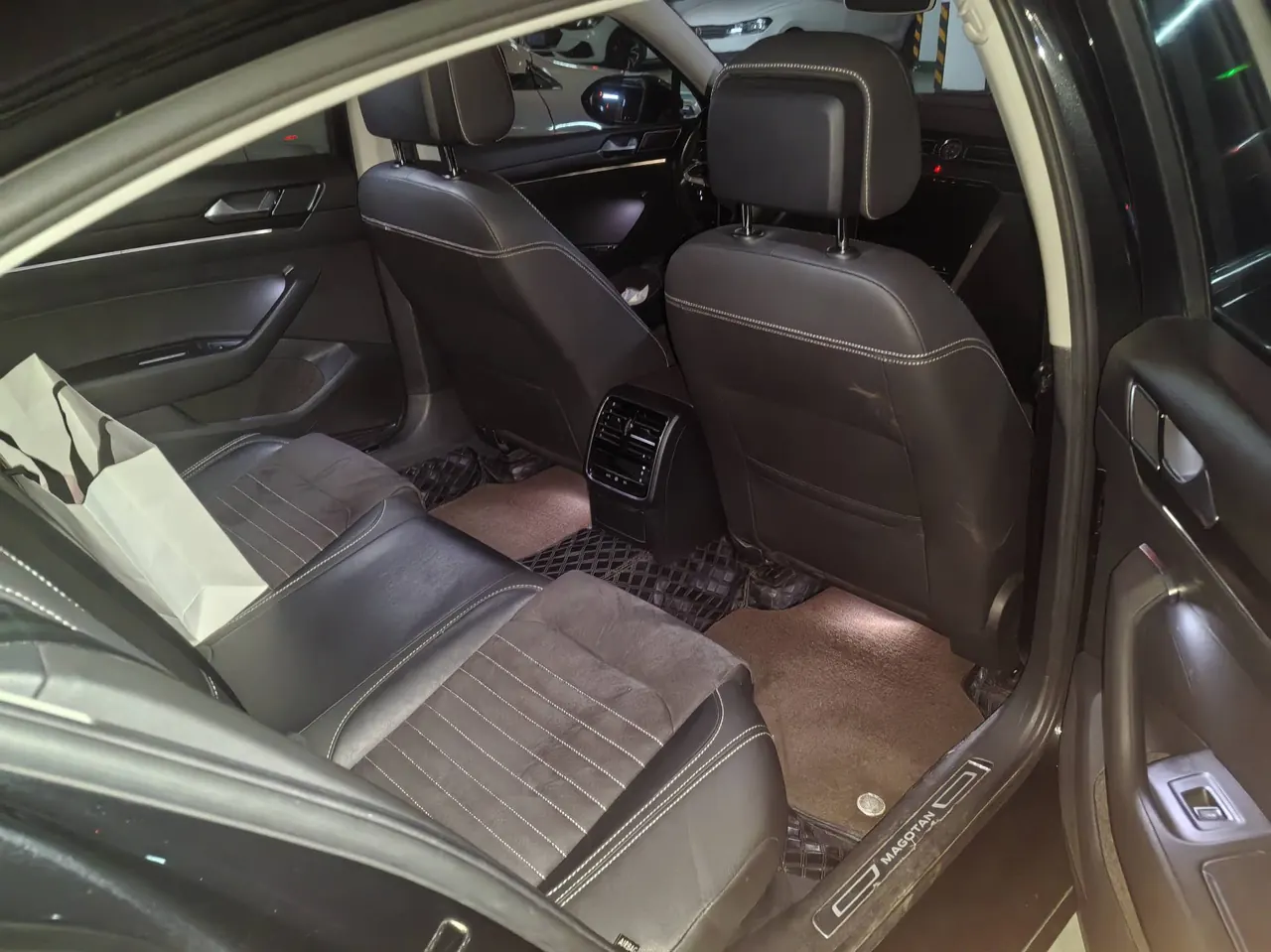 Volkswagen 2020 Magotan 2.0TSI 330TSI luxury automatic transmission 5