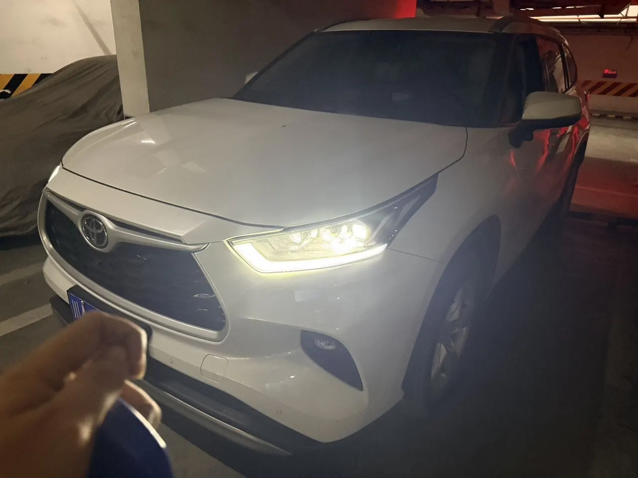 Toyota 2024 Highlander Dual Engine 2.5 Stepless Intelligent Electric Hybrid Four-wheel Drive Elite Edition 7-seat Automatic Transmission - View 1