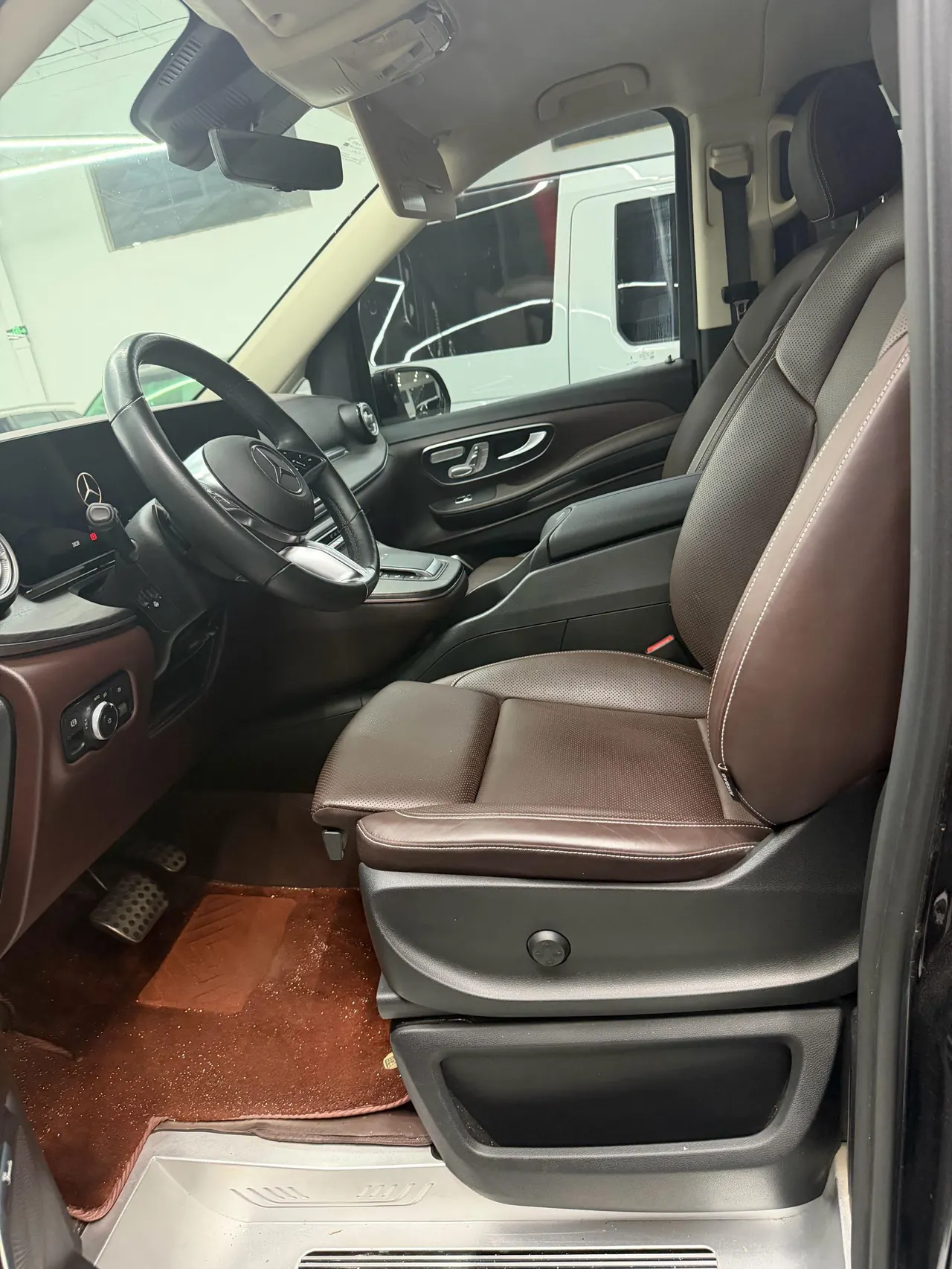 Mercedes Benz V 2024V 300 L 48V 2.0T Deluxe Automatic Gear 12