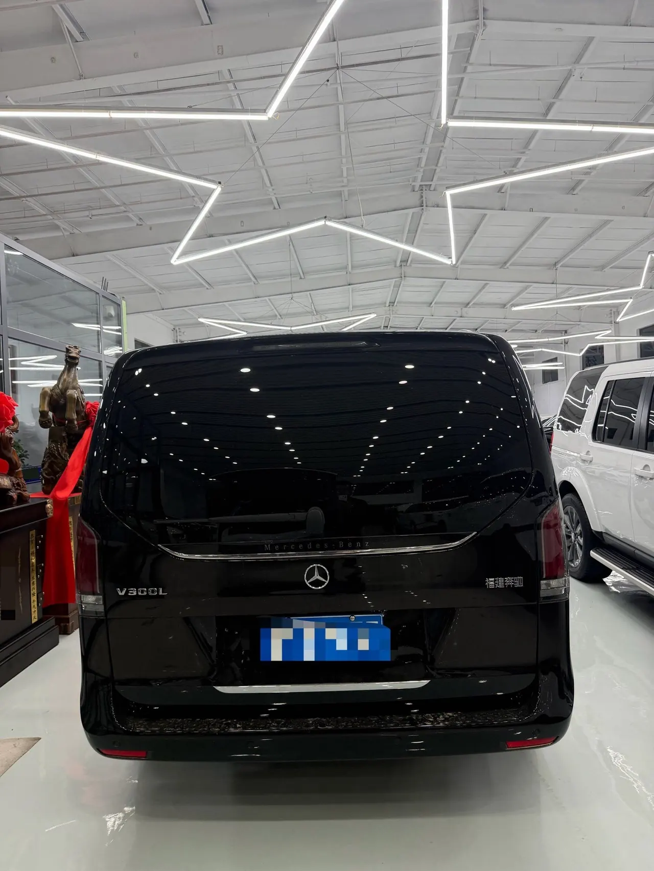 Mercedes Benz V 2024V 300 L 48V 2.0T Deluxe Automatic Gear 4