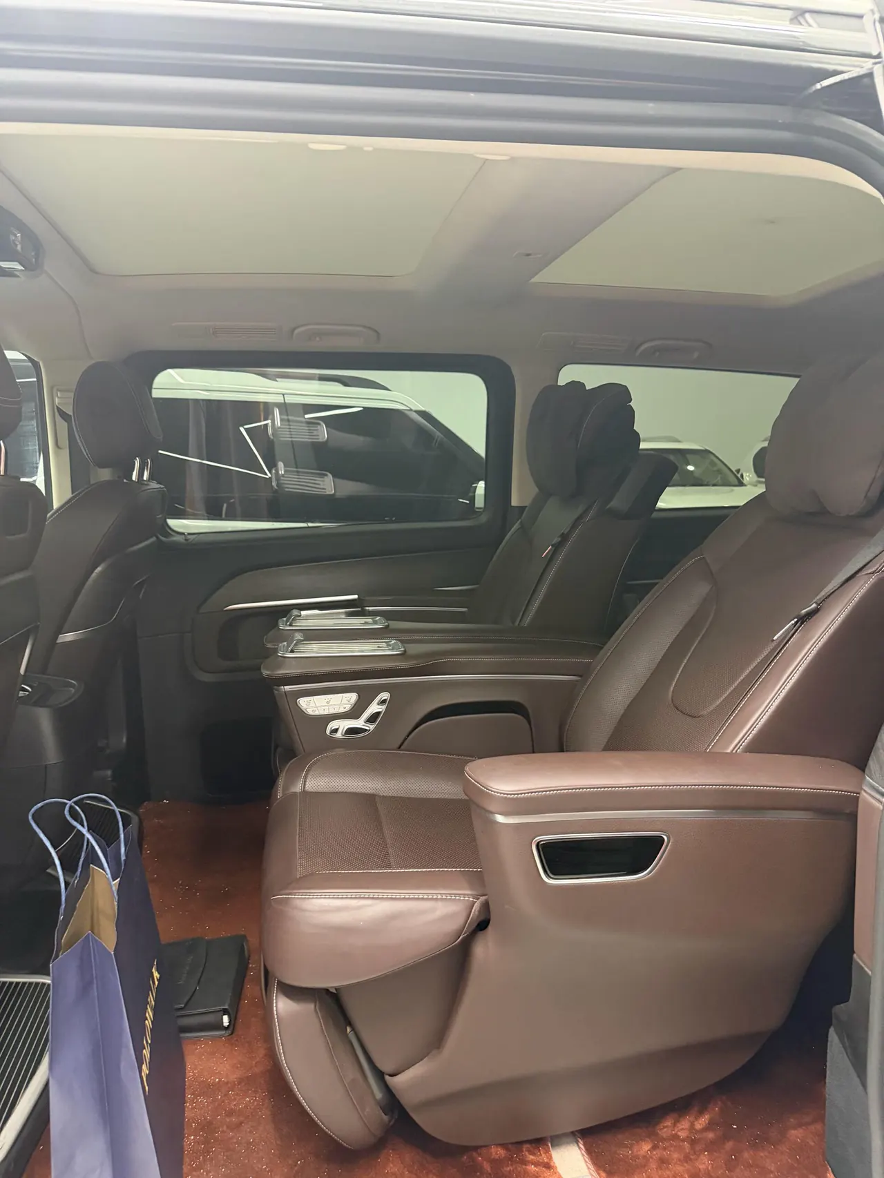 Mercedes Benz V 2024V 300 L 48V 2.0T Deluxe Automatic Gear 8