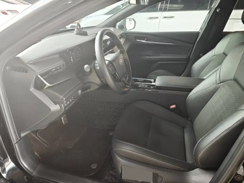 Toyota 2024 Camry Dual Engine 2.0HS Stepless Sports Edition Automatic Gear 4