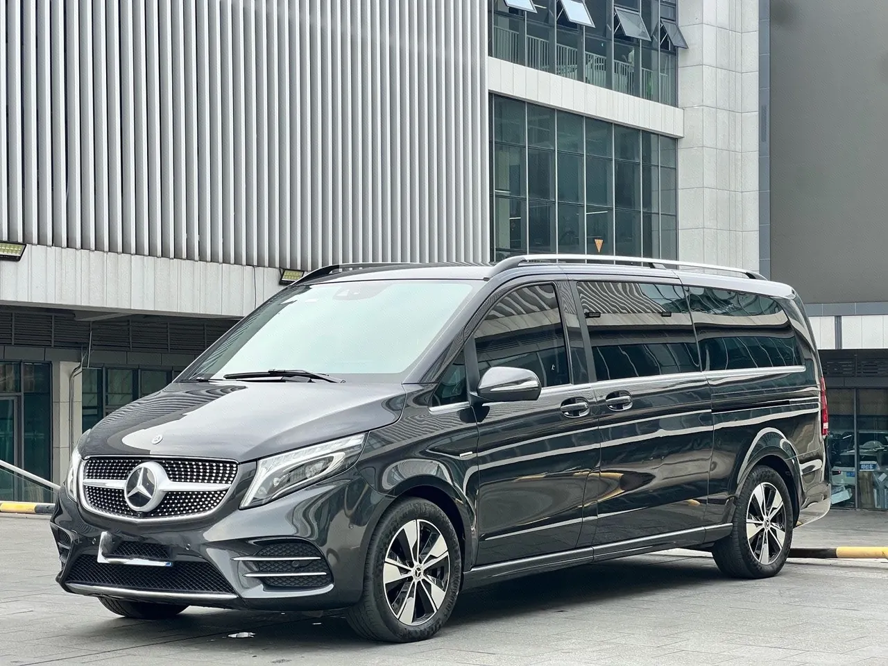 Открыть галерею: Mercedes Benz V 2020V 260 L 2.0T Deluxe Edition Automatic Gear