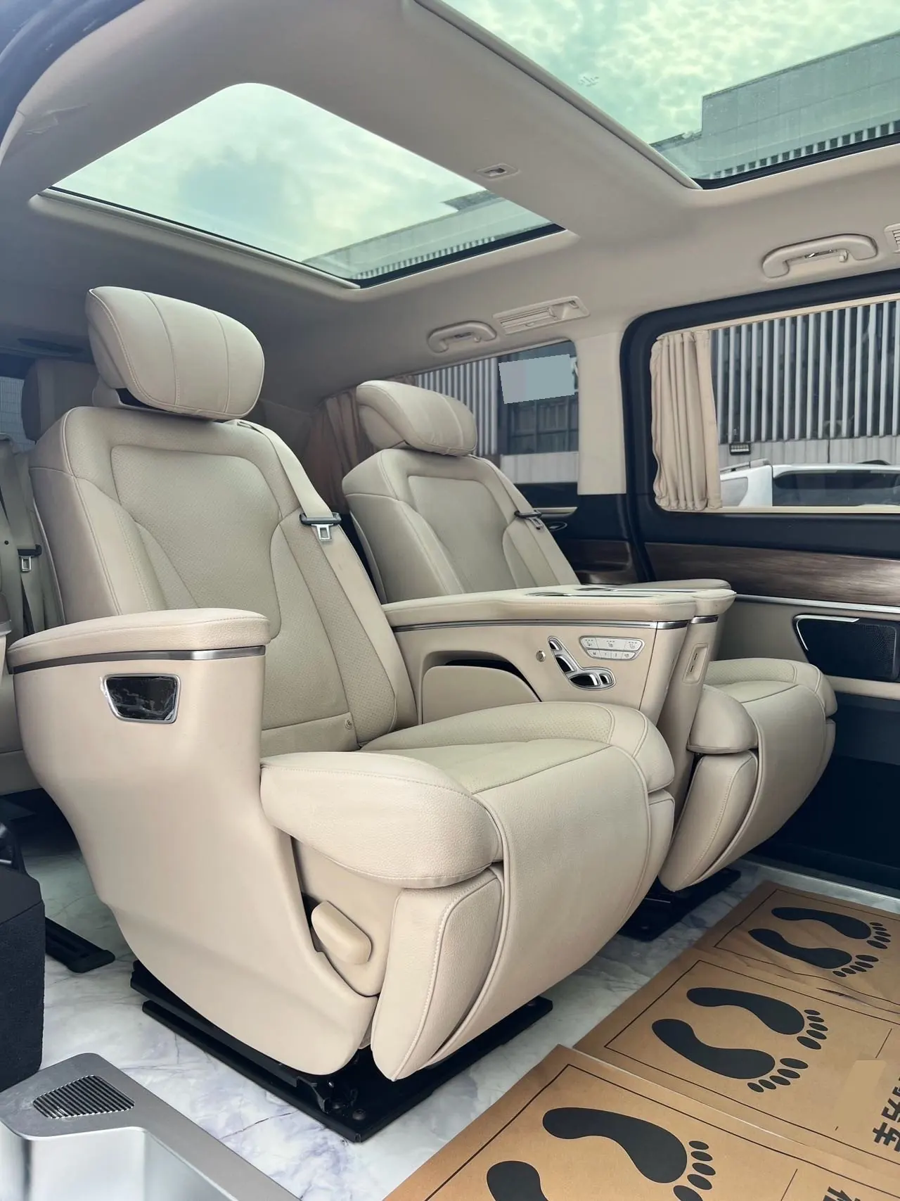 Mercedes Benz V 2020V 260 L 2.0T Deluxe Edition Automatic Gear 10