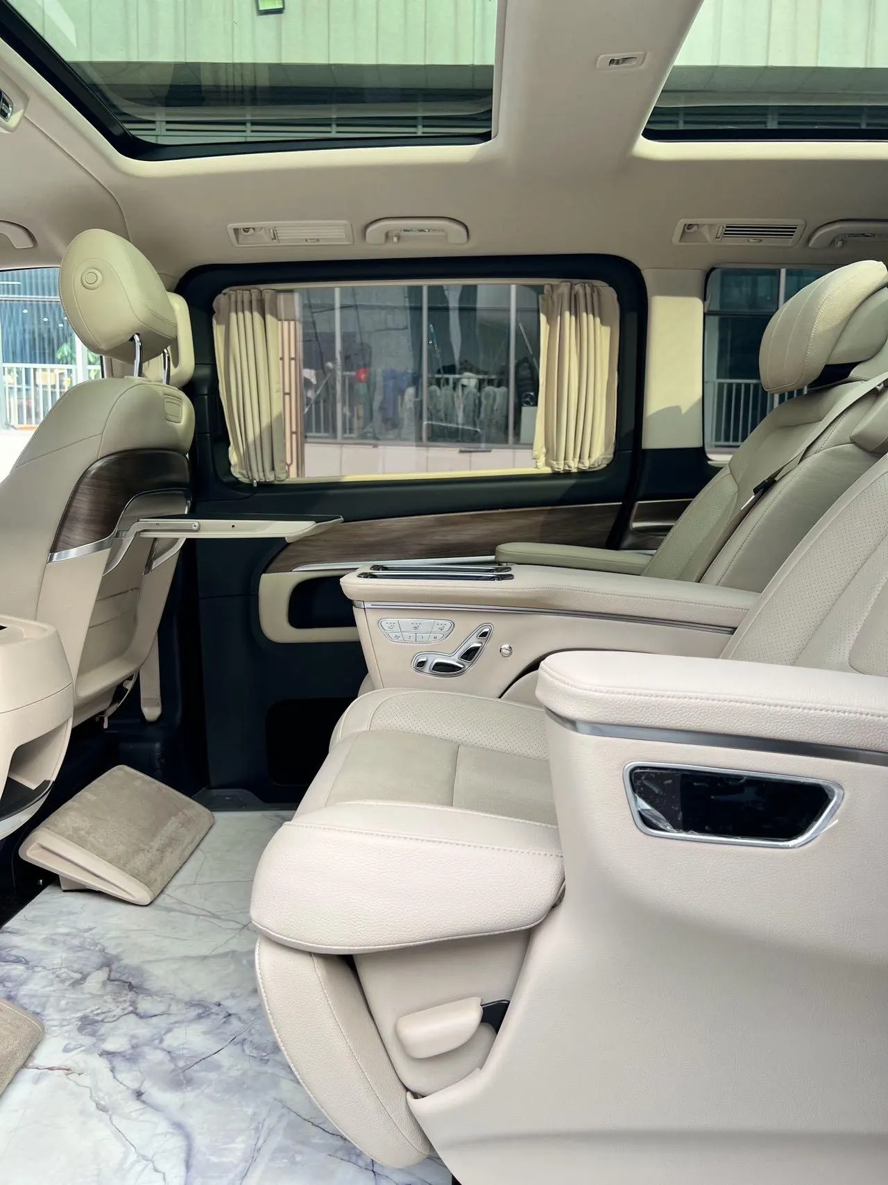 Mercedes Benz V 2020V 260 L 2.0T Deluxe Edition Automatic Gear 8