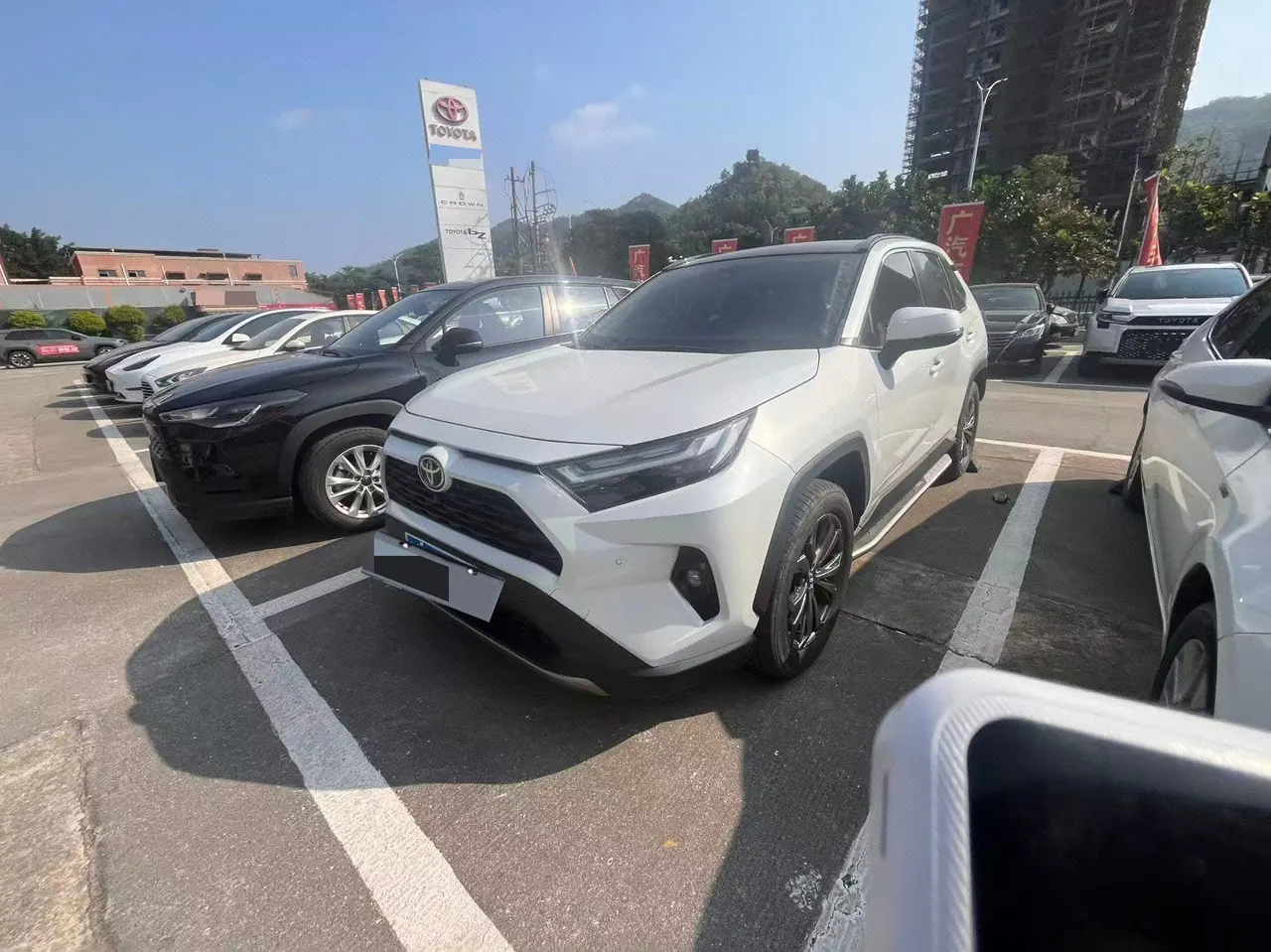 Open image lightbox: Toyota 2024 RAV4 Rongbo 2.0 Stepless Two-Drive Fashion Plus Edition Automatic Gear
