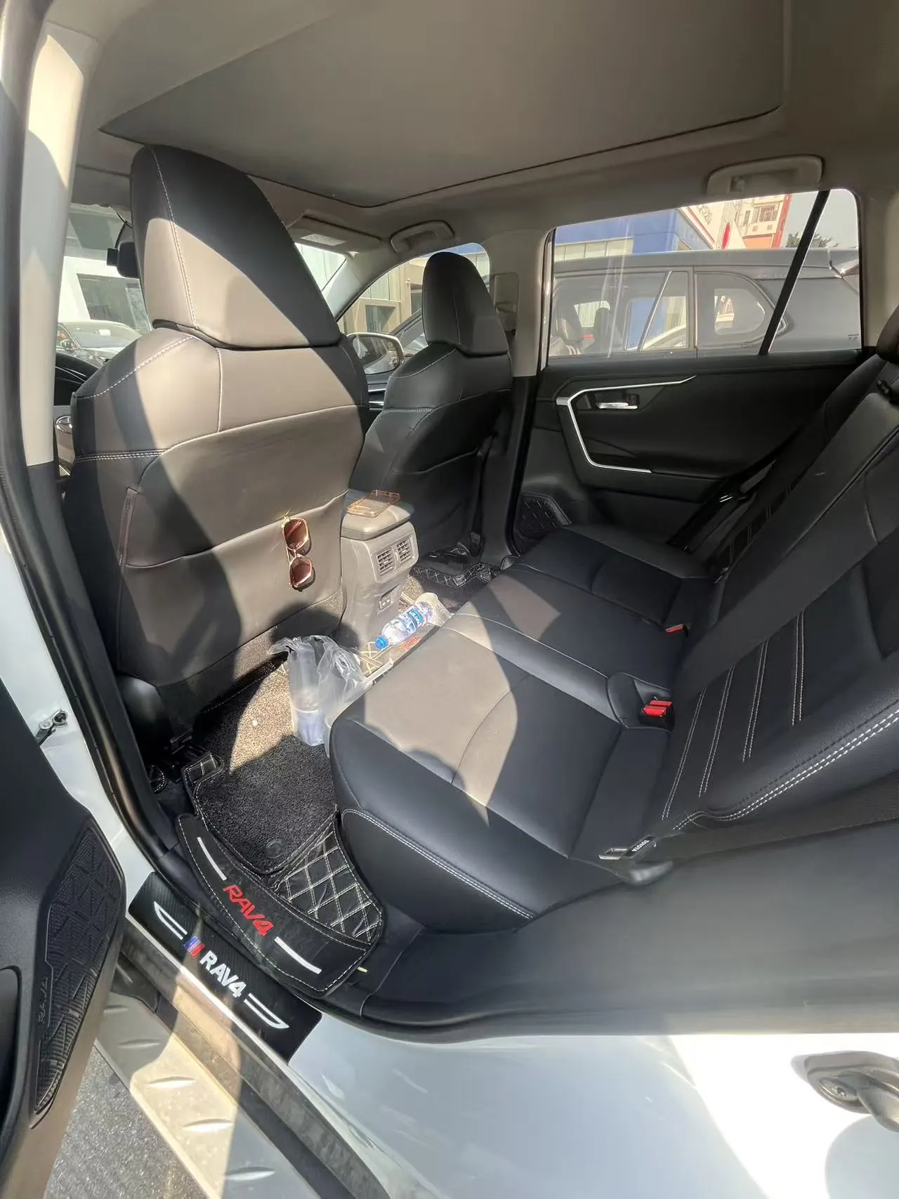 Toyota 2024 RAV4 Rongbo 2.0 Stepless Two-Drive Fashion Plus Edition Automatic Gear 2