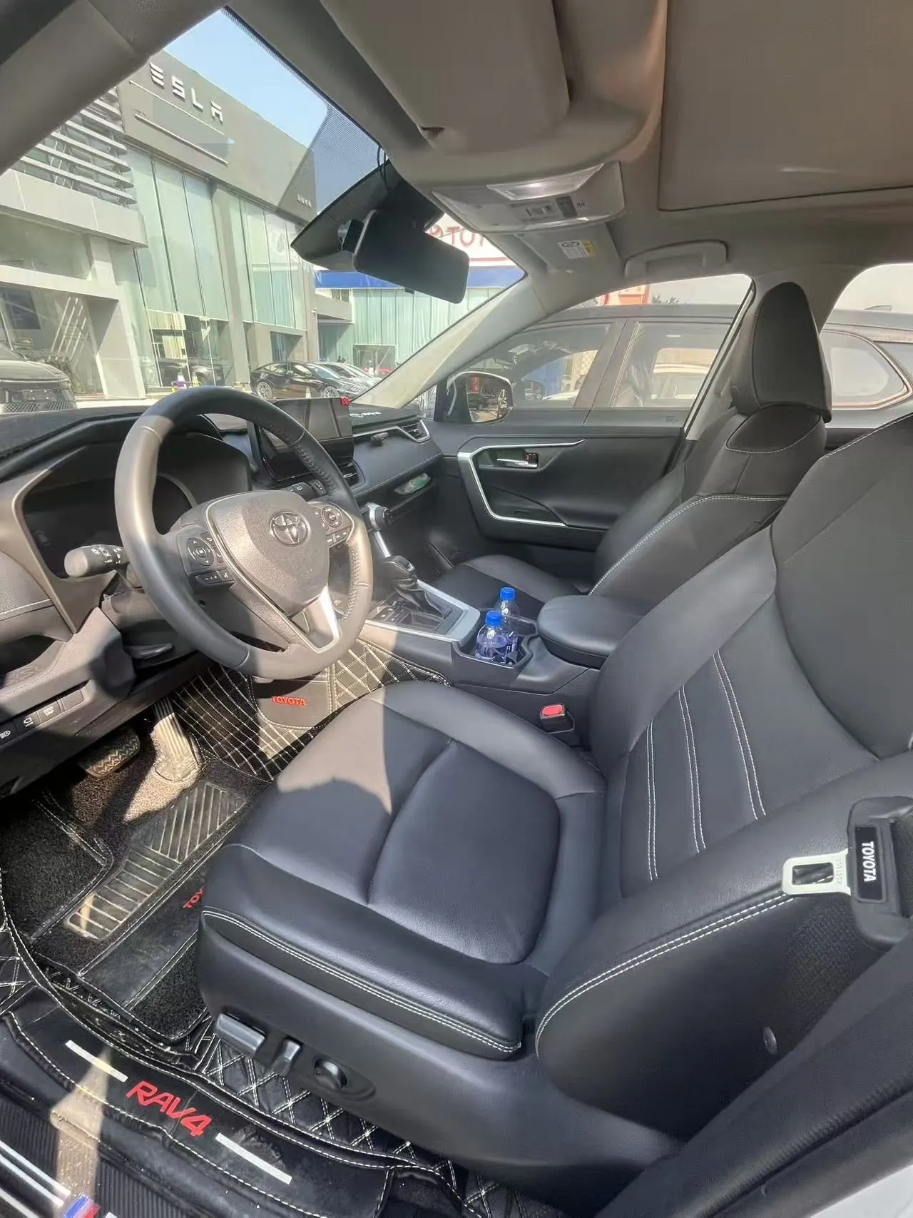 Toyota 2024 RAV4 Rongbo 2.0 Stepless Two-Drive Fashion Plus Edition Automatic Gear 6