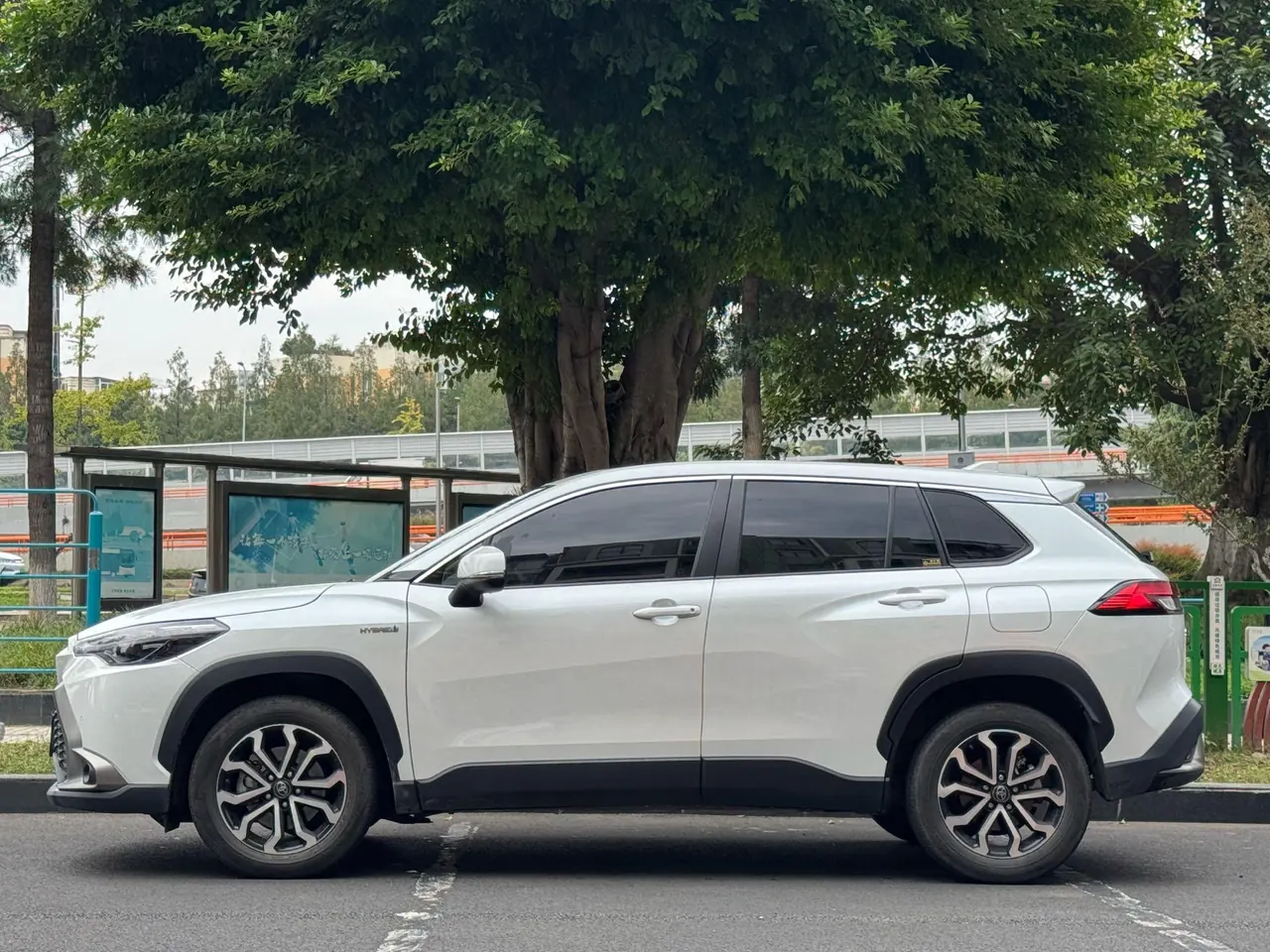 Toyota 2024 Fenglanda Shuangqing 2.0 Stepless Intelligent Electric Hybrid Deluxe Automatic Gear 3
