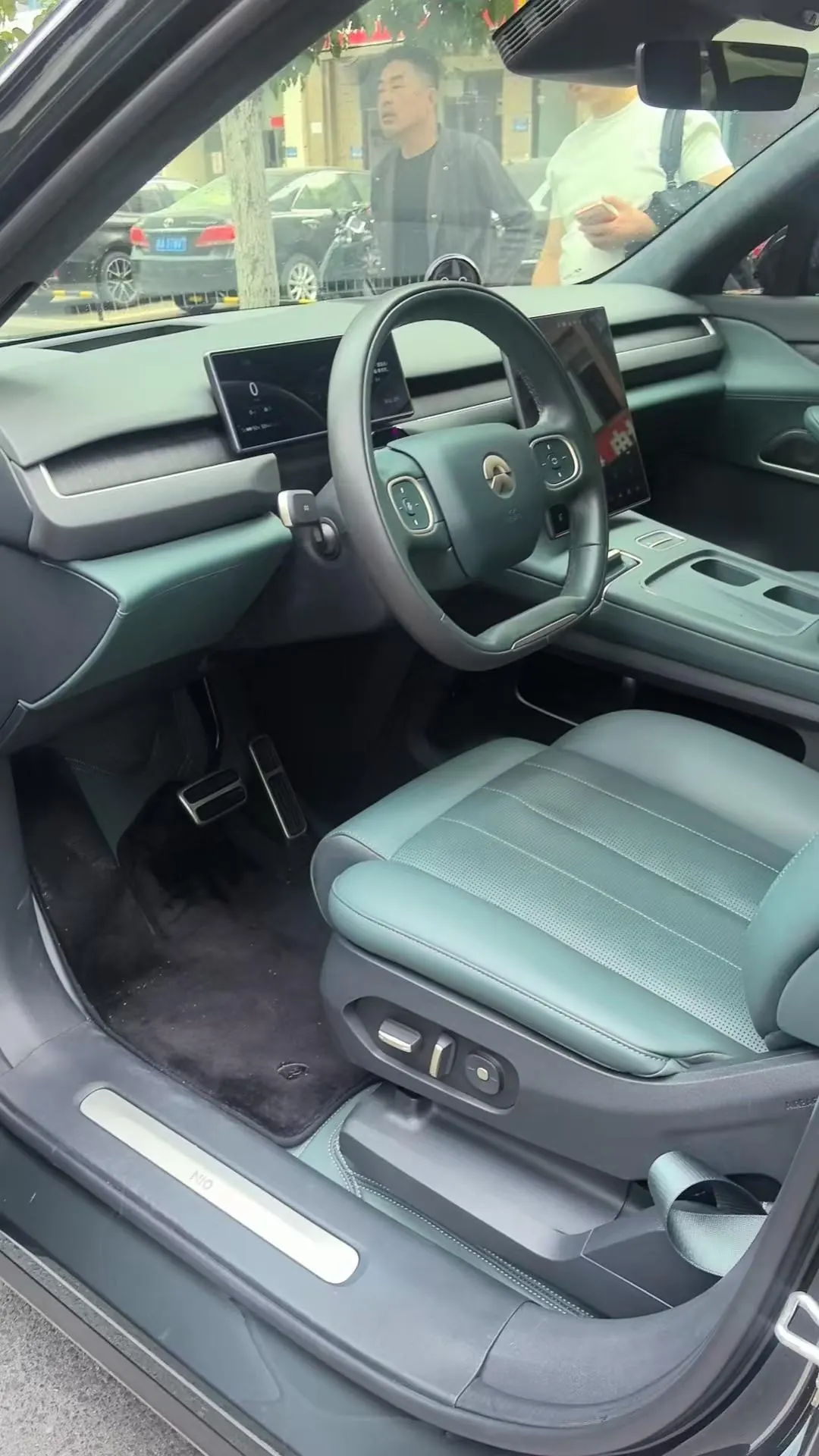 NIO 2024 ES 8 100kWh Signature Edition Automatic Gear 2