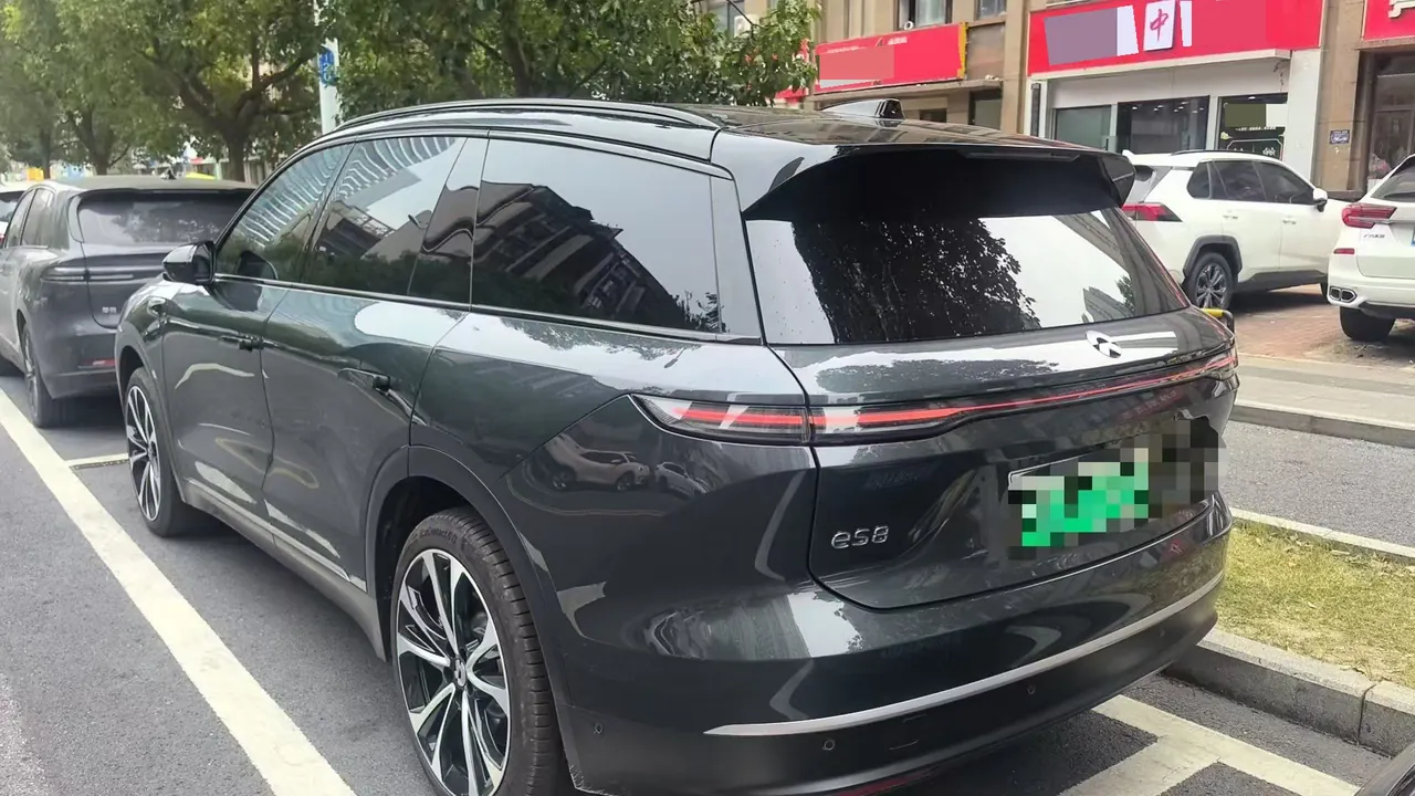 NIO 2024 ES 8 100kWh Signature Edition Automatic Gear 4