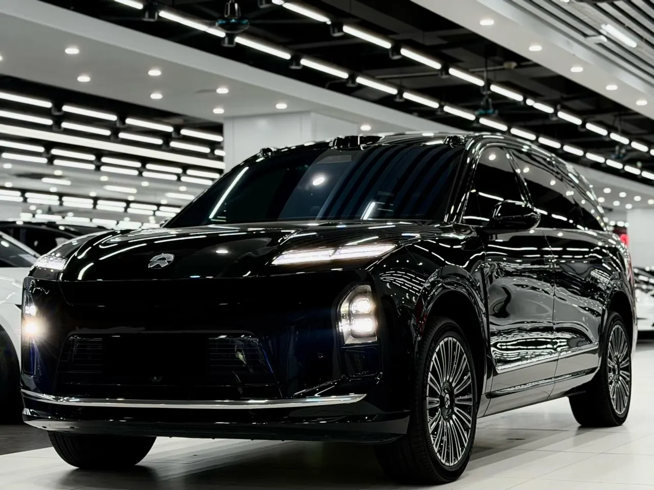 NIO 2026 ES8 6-seat executive deluxe automatic gear - View 1