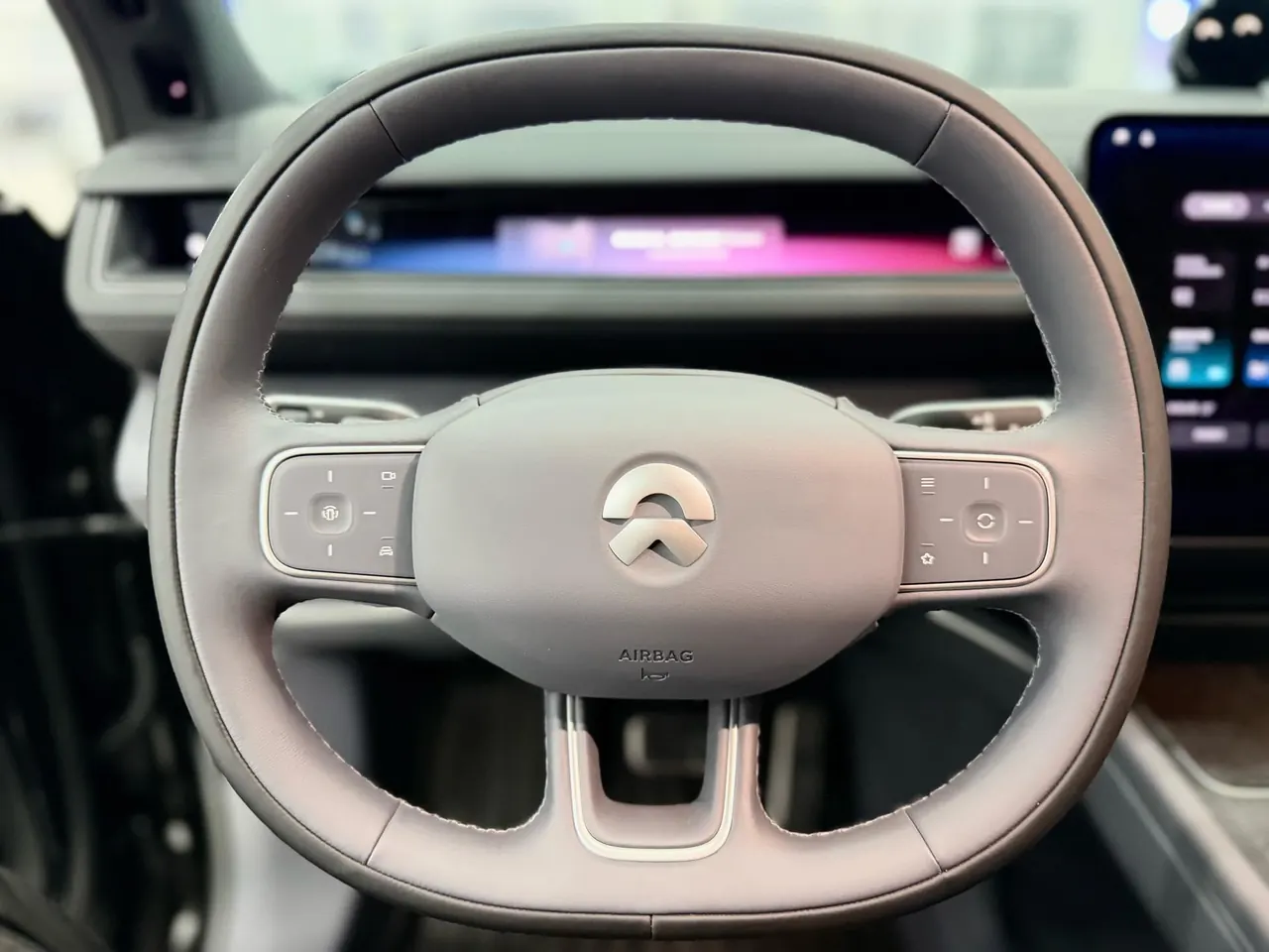 NIO 2026 ES8 6-seat executive deluxe automatic gear 13