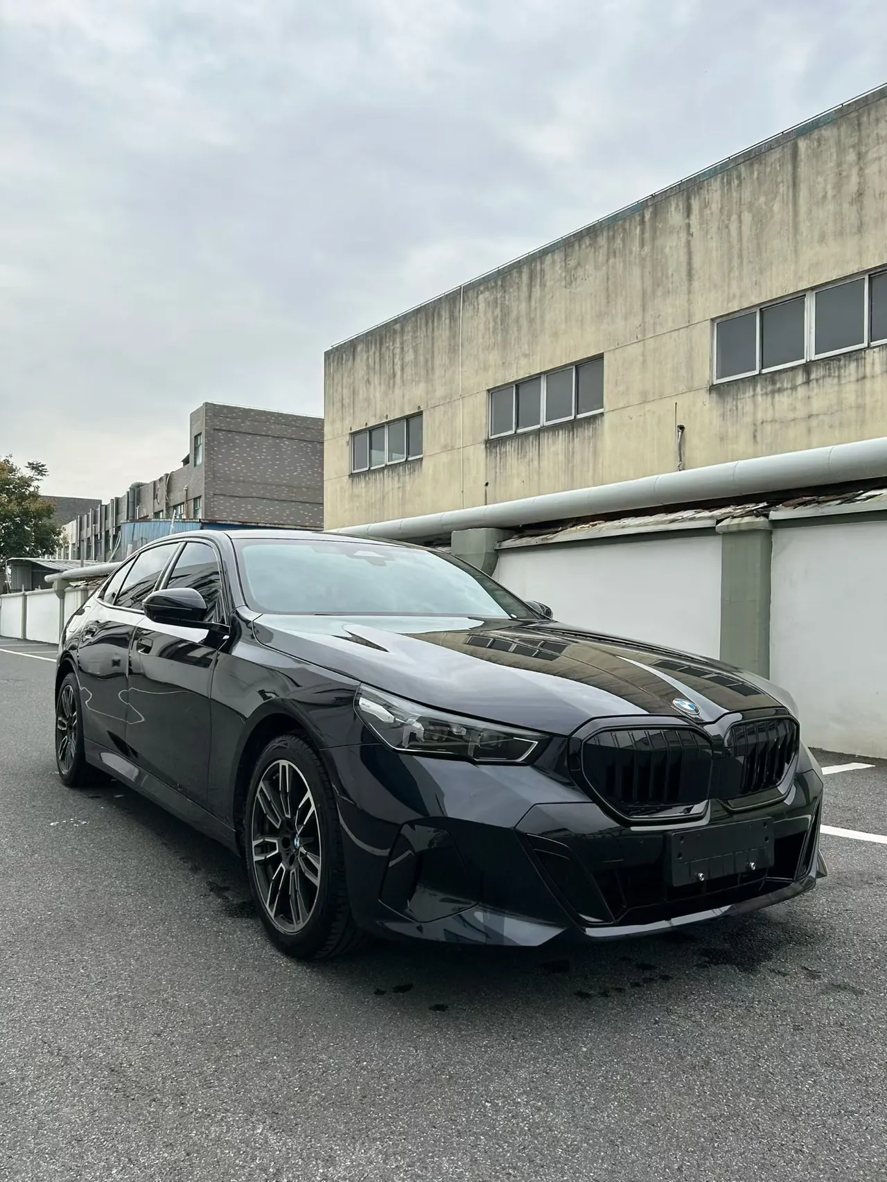 BMW 5 Series 2026 model 530Li 48V 2.0T Leading Edition M Sport Package Automatic 3