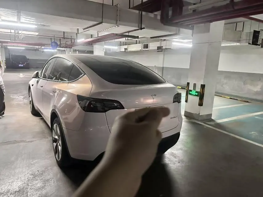 Tesla 2022 Model Y rear-wheel drive version (facelift) automatic gear 2