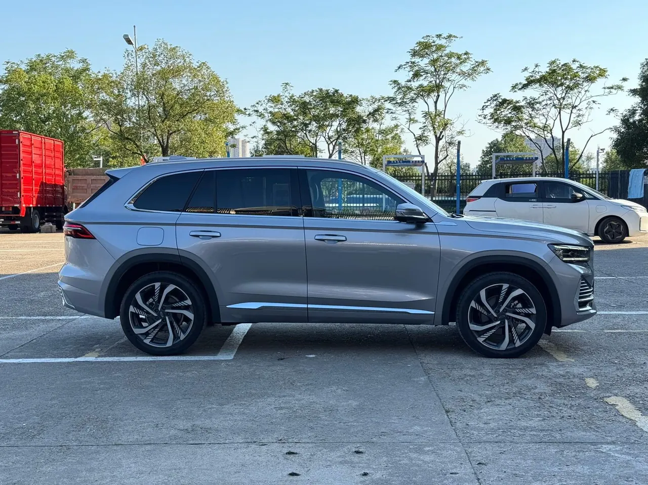 Geely 2024 XingyueL (Monjaro) 2.0TD High Power Two-Drive Enovate Edition Automatic Transmission 3