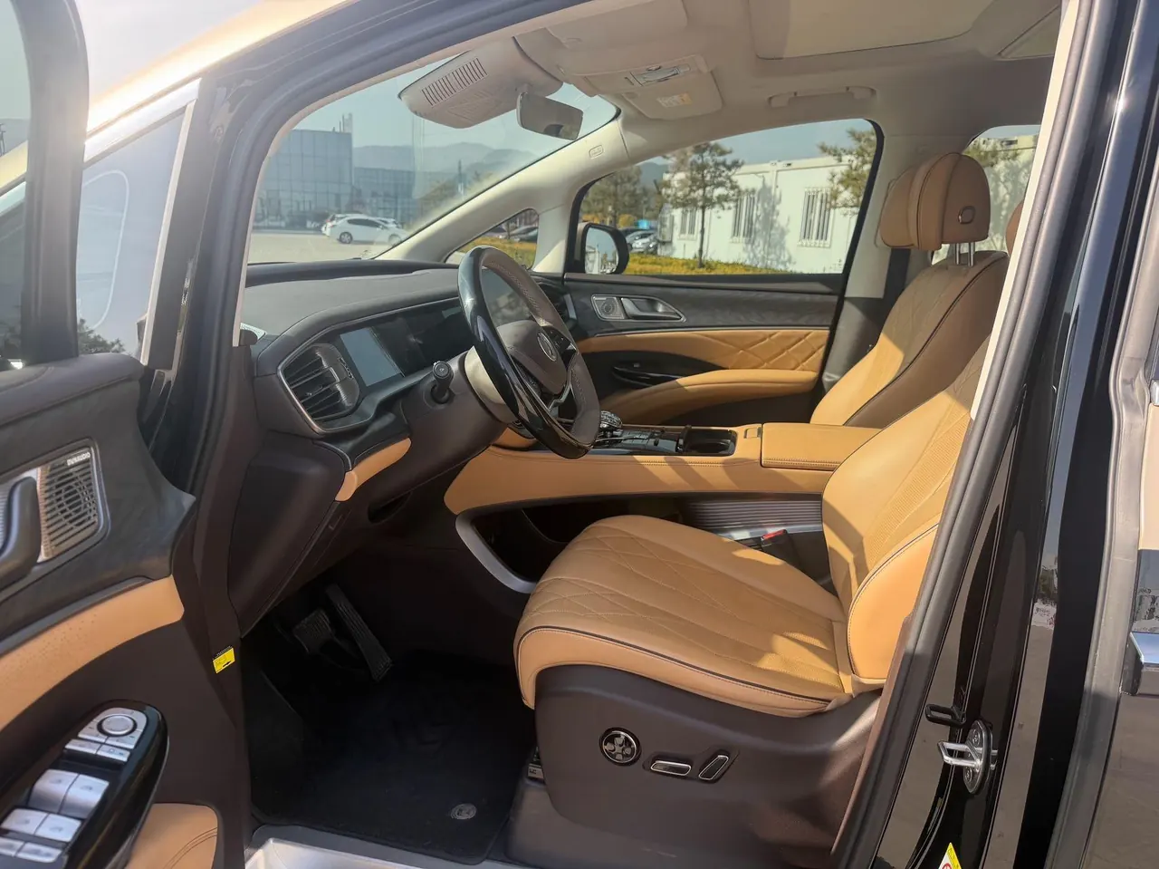 Denza 2024 Denza D9 DM-i 1.5T stepless 980 four-wheel drive distinguished automatic gear - View 1