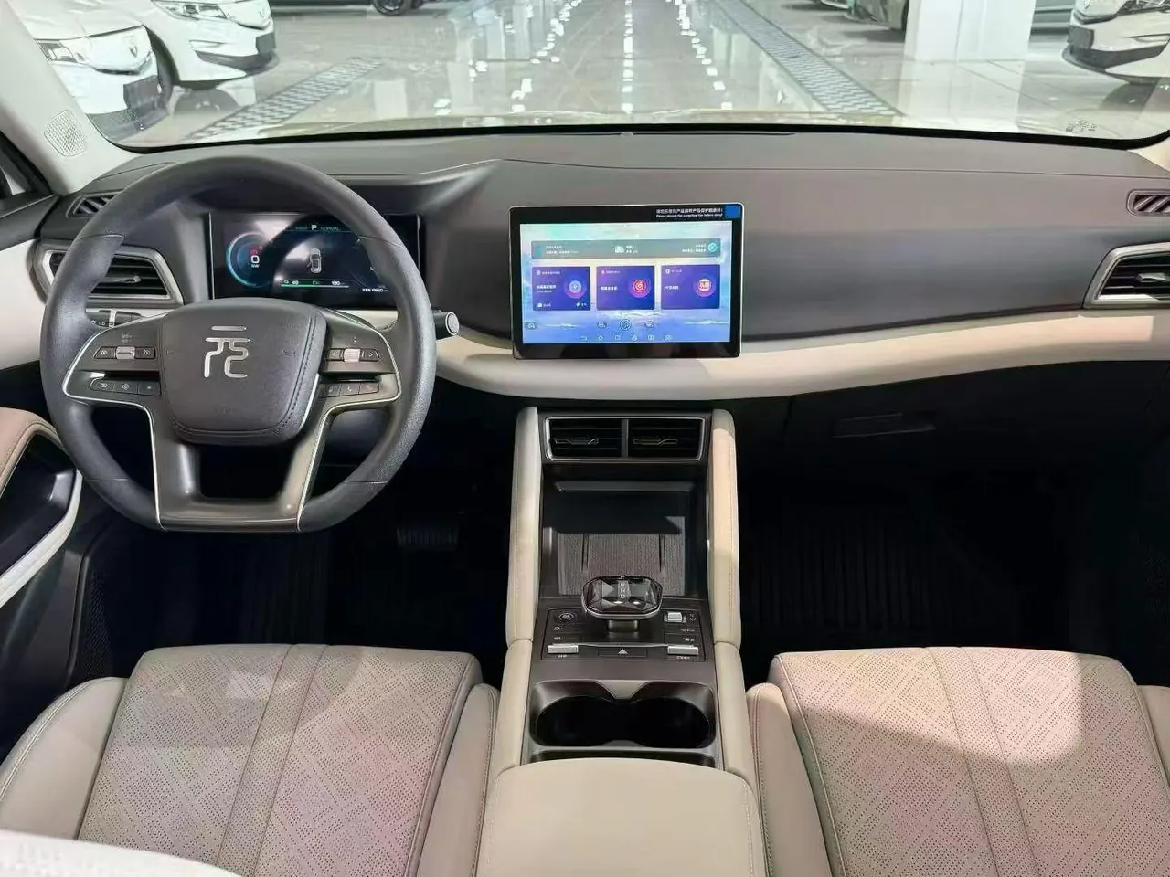 BYD 2025 Yuan UP 301KM Pilot Automatic Gear 4