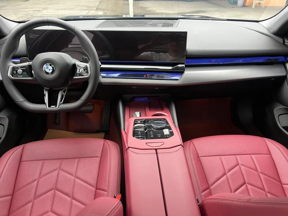 BMW 5 Series 2025 530Li 48V 2.0T Leading M Sports Suit Automatic Gear 5
