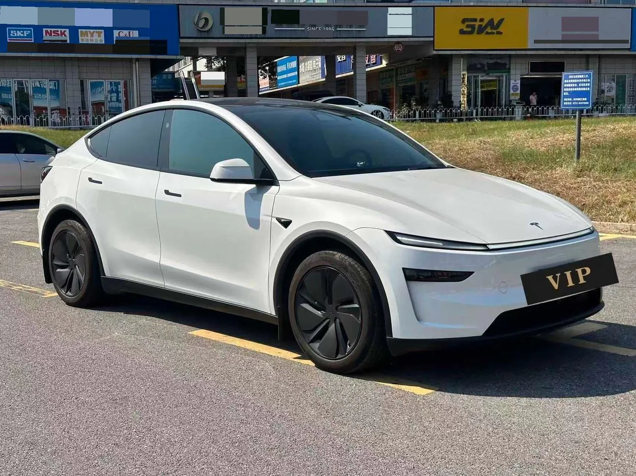 Tesla 2025 Model Y rear-wheel drive version automatic transmission 2