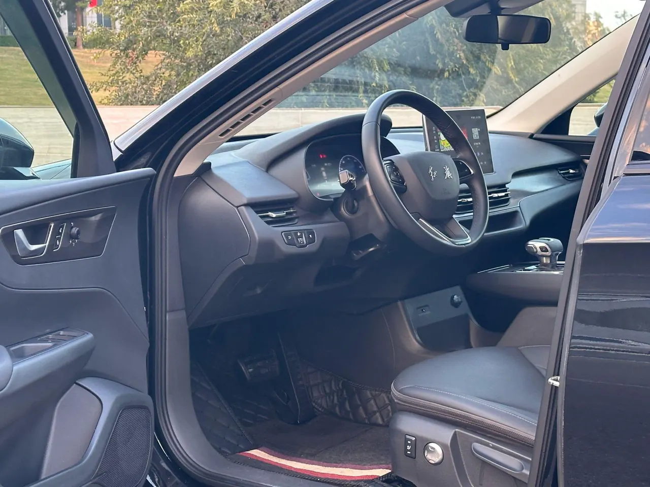 HongQi 2023 E-QM5 Basic Travel Edition (Modified) Automatic Gear 4