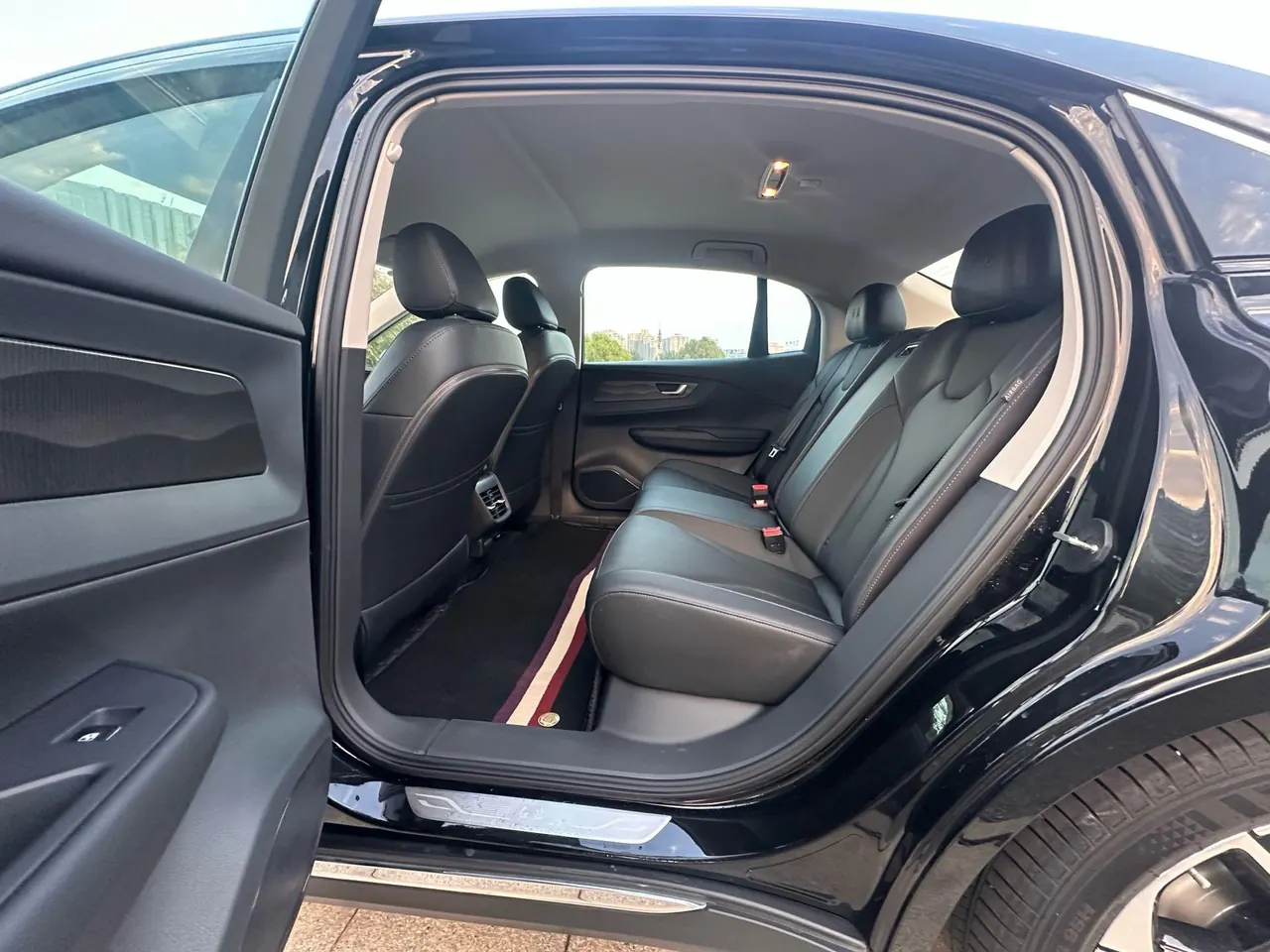 HongQi 2023 E-QM5 Basic Travel Edition (Modified) Automatic Gear 5