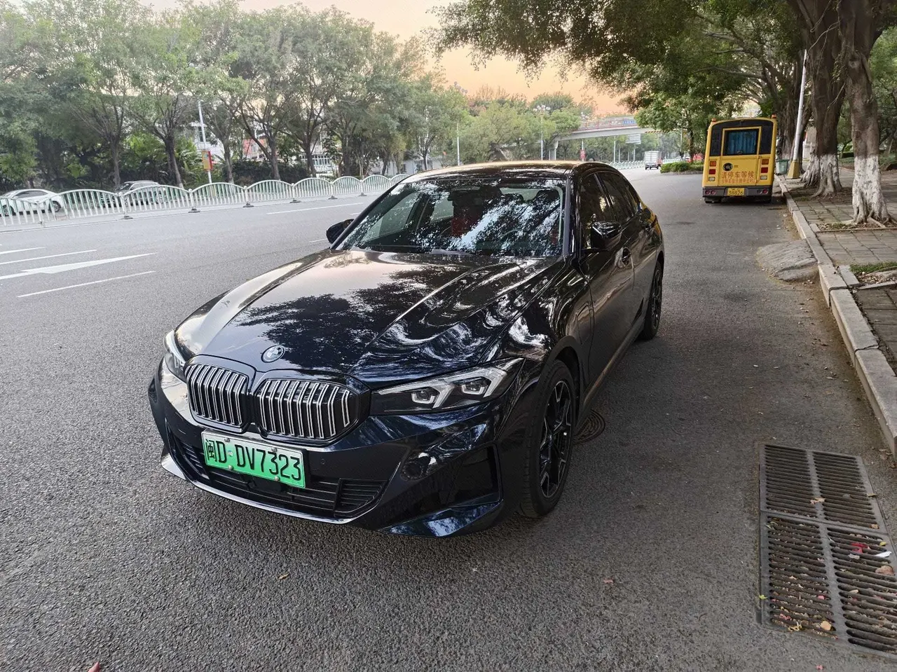 BMW 2023 i3 eDrive 40 L obsidian night suit automatic gear - View 1