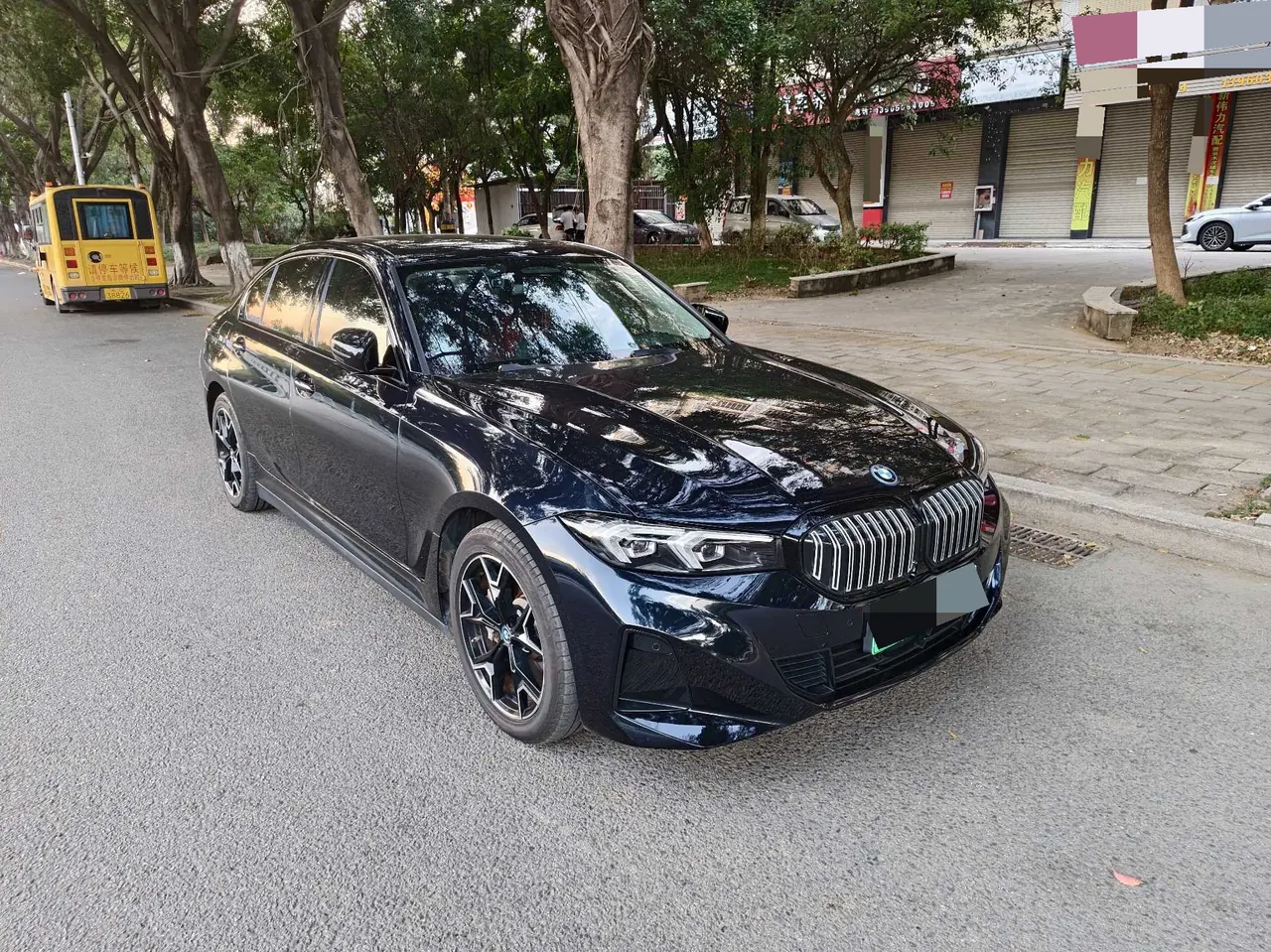 BMW 2023 i3 eDrive 40 L obsidian night suit automatic gear 3