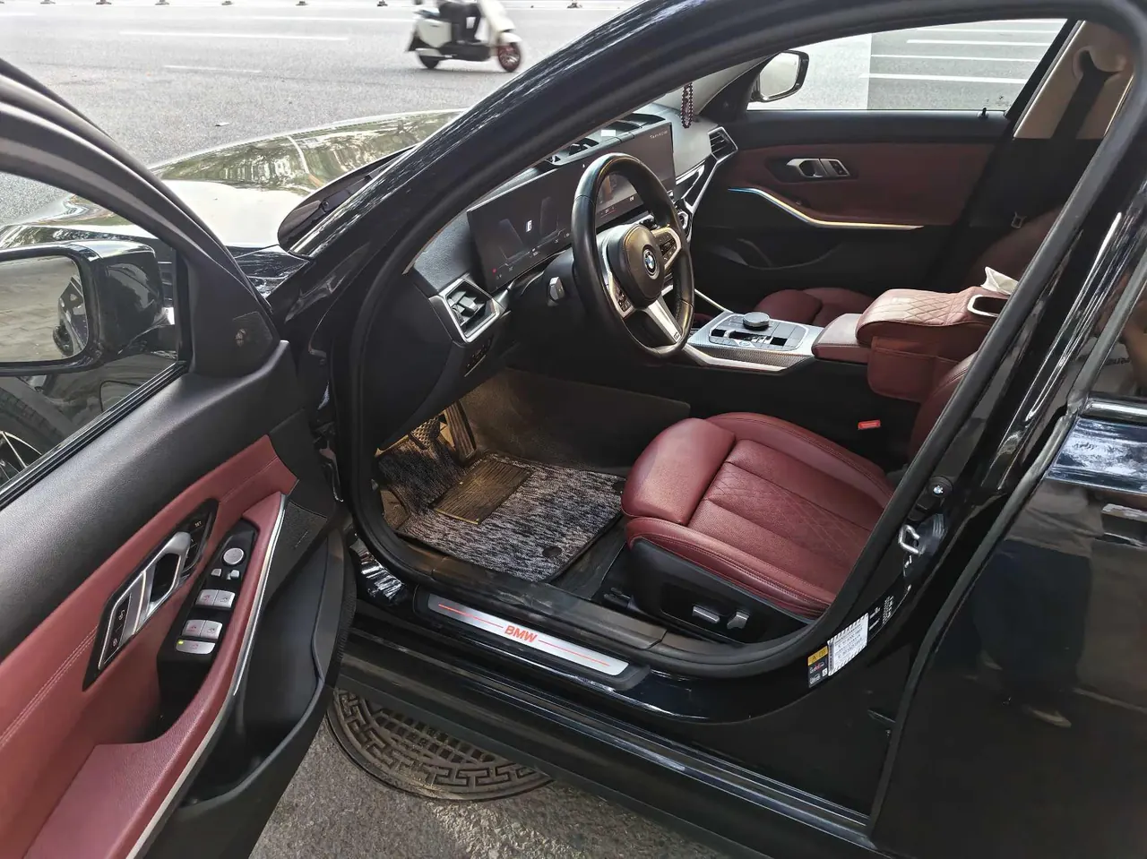 BMW 2023 i3 eDrive 40 L obsidian night suit automatic gear 4