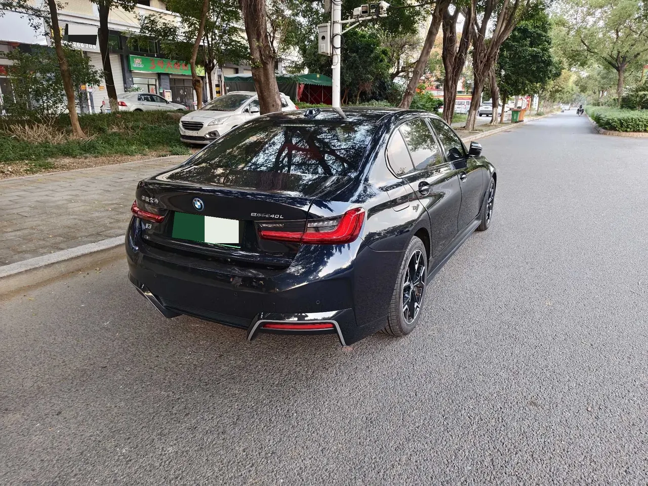 BMW 2023 i3 eDrive 40 L obsidian night suit automatic gear 7