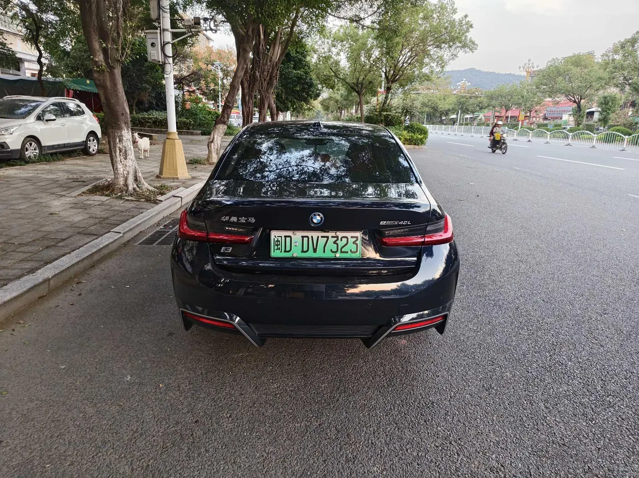 BMW 2023 i3 eDrive 40 L obsidian night suit automatic gear 8