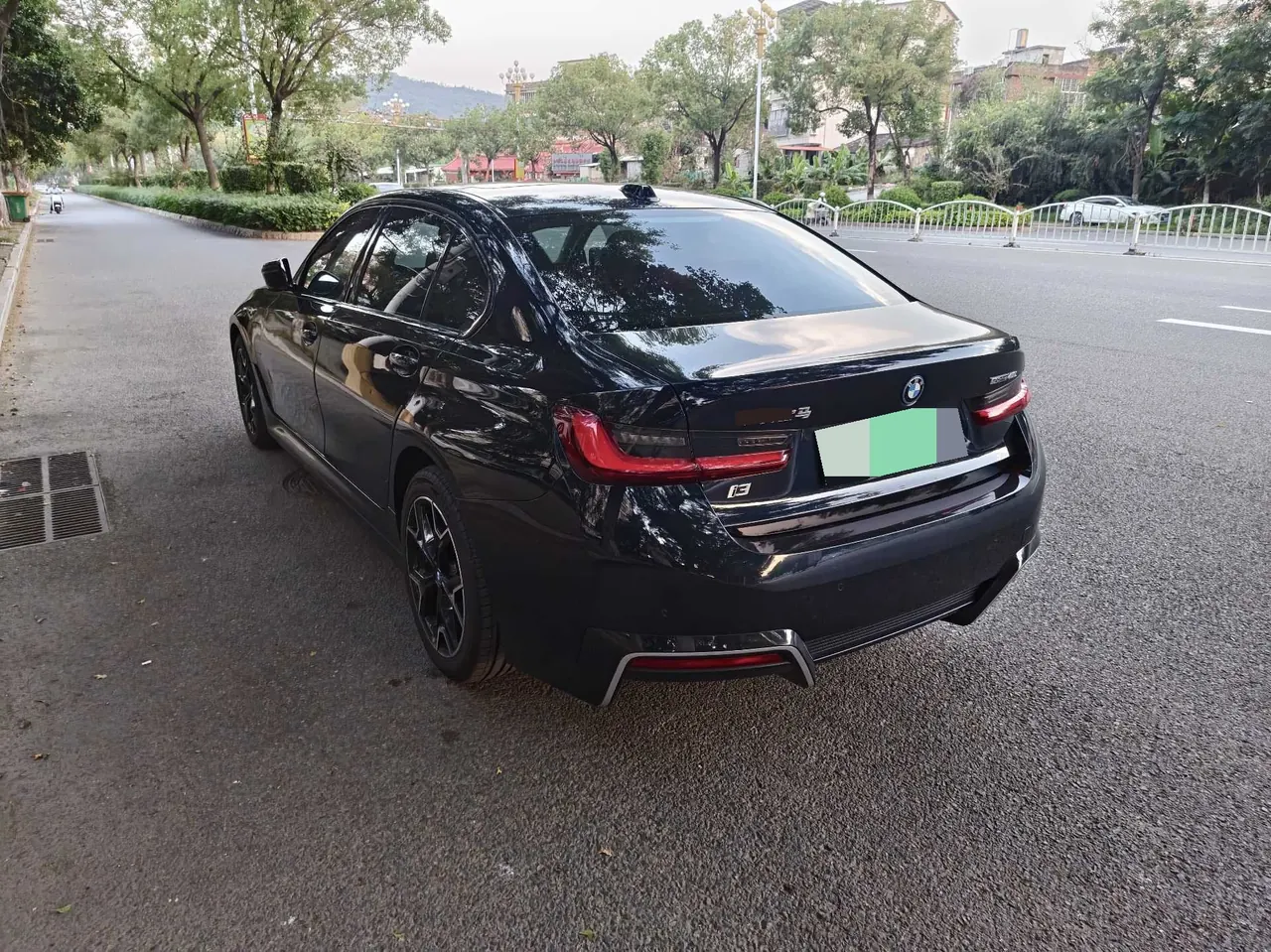 BMW 2023 i3 eDrive 40 L obsidian night suit automatic gear 9