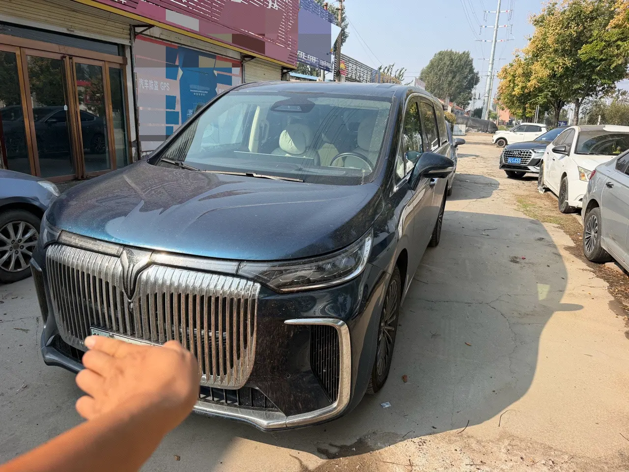 Voyah 2025 dreamers PHEV 1.5T four-wheel drive distinguished Kunpeng version automatic gear - View 1