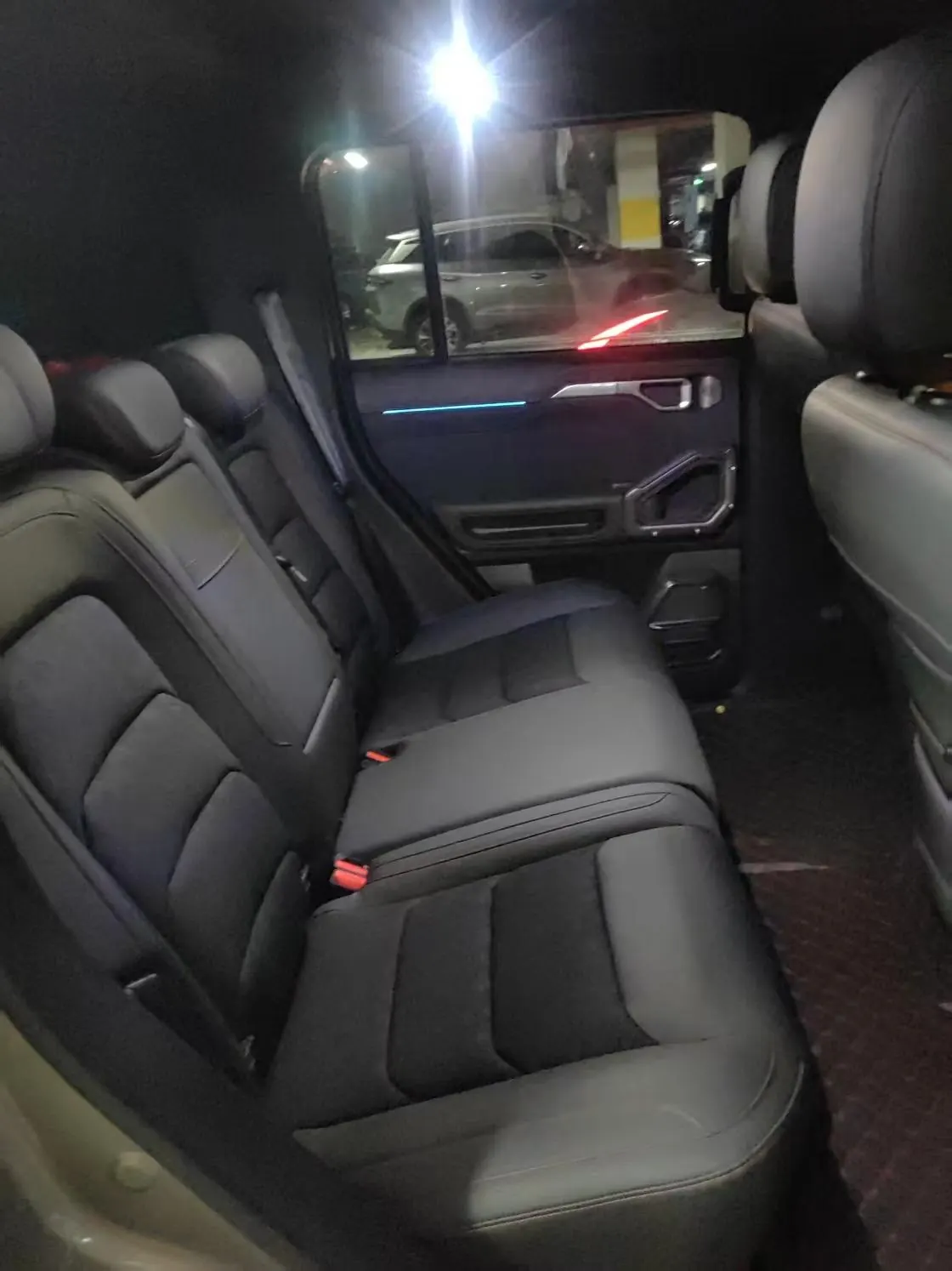Jetour 2024 Traveler 2.0T 4-wheel Drive Silver Dragon Wing Automatic Gear 6