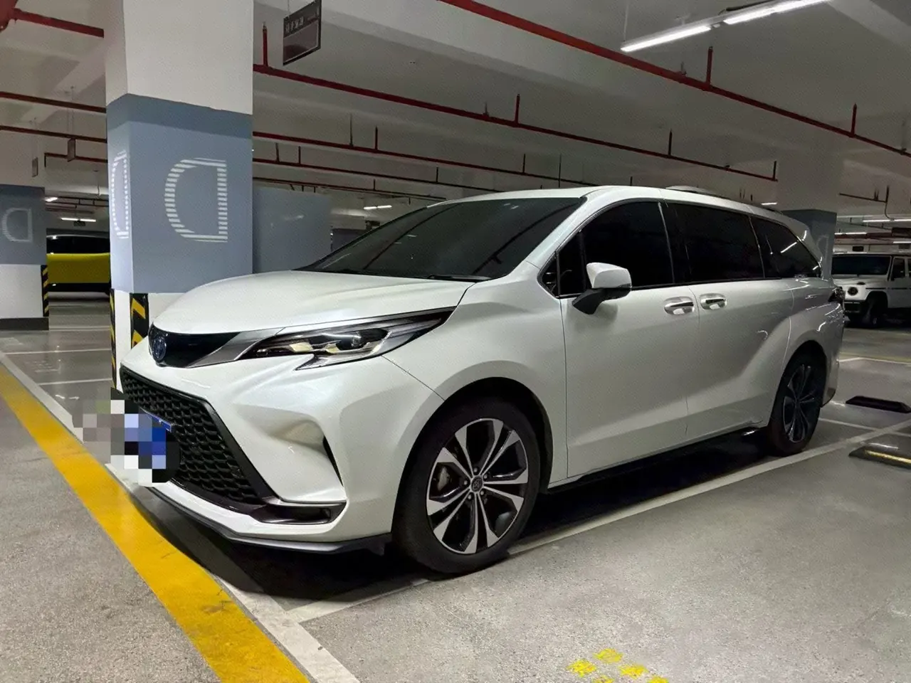 Toyota 2023 Grevia HYBRID 2.5 Stepless Premium PLUS Edition Automatic Gear - View 1