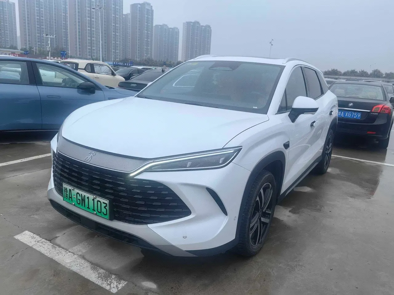 BYD 2025 Song L DM-i 1.5 Stepless Smart Driving Edition 112km Exceed Automatic Gear - View 1
