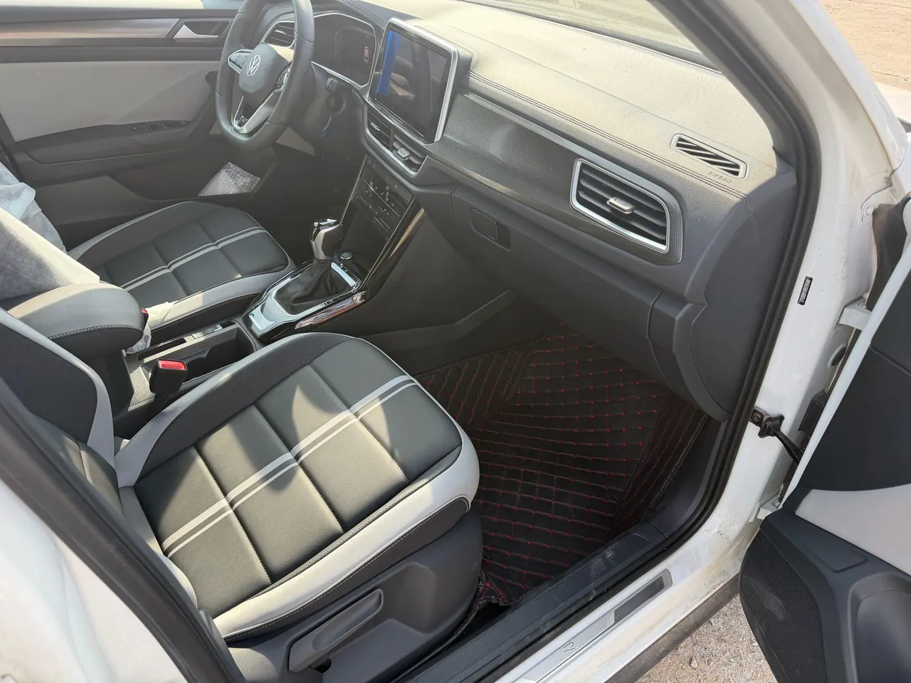 Volkswagen 2024 Tange 1.5TSI 300TSI Two-Drive Chen Guang Edition Automatic Gear - View 1