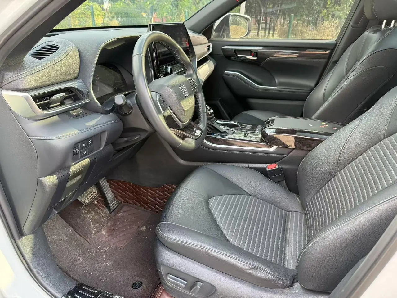 Toyota 2023 Crown Land Release 2.5 Stepless Four-wheel Drive Premium Edition Automatic Gear 4
